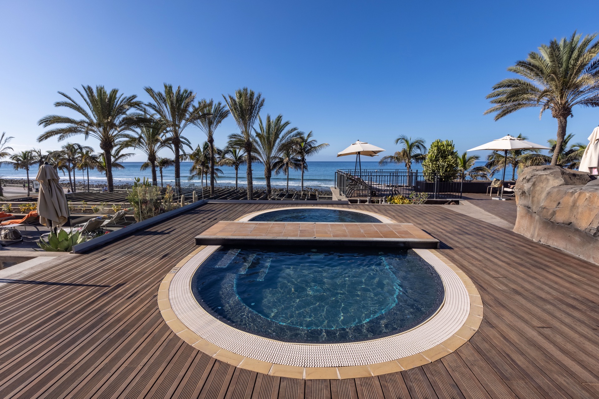 lopesan costa meloneras resort & spa hydromassage pools