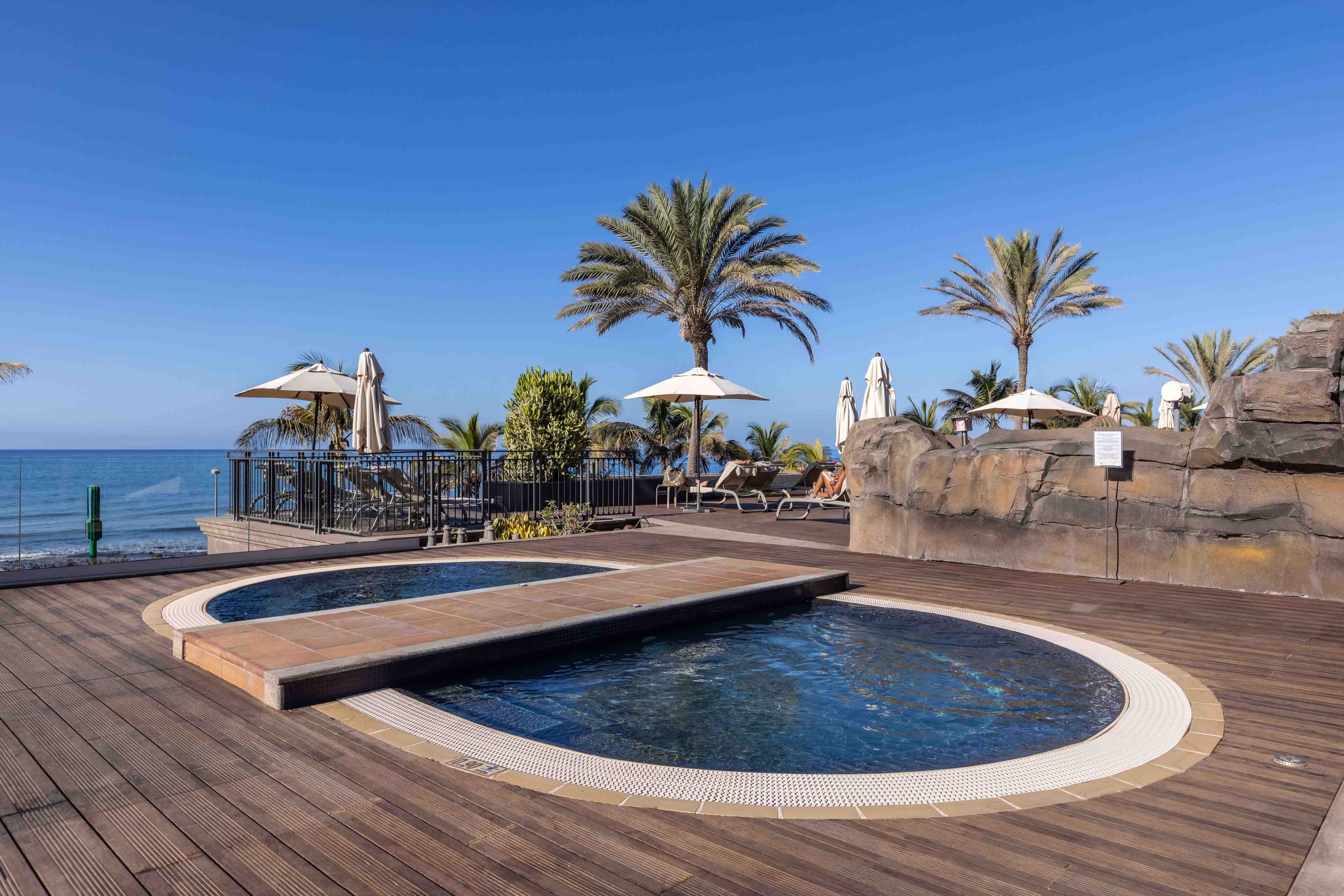 lopesan costa meloneras resort & spa pool jacuzzi