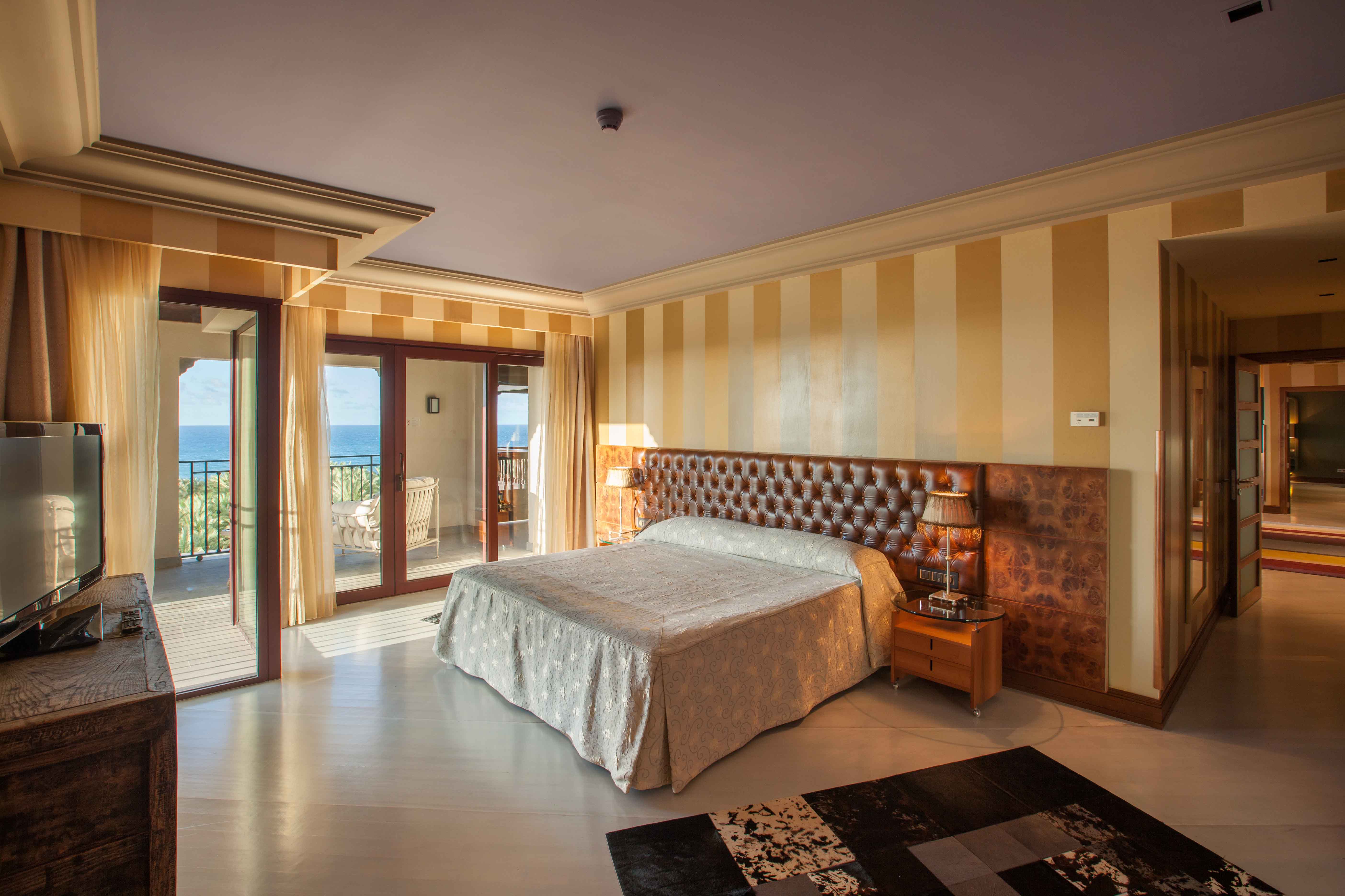 bed lopesan costa meloneras resort & spa royal suite