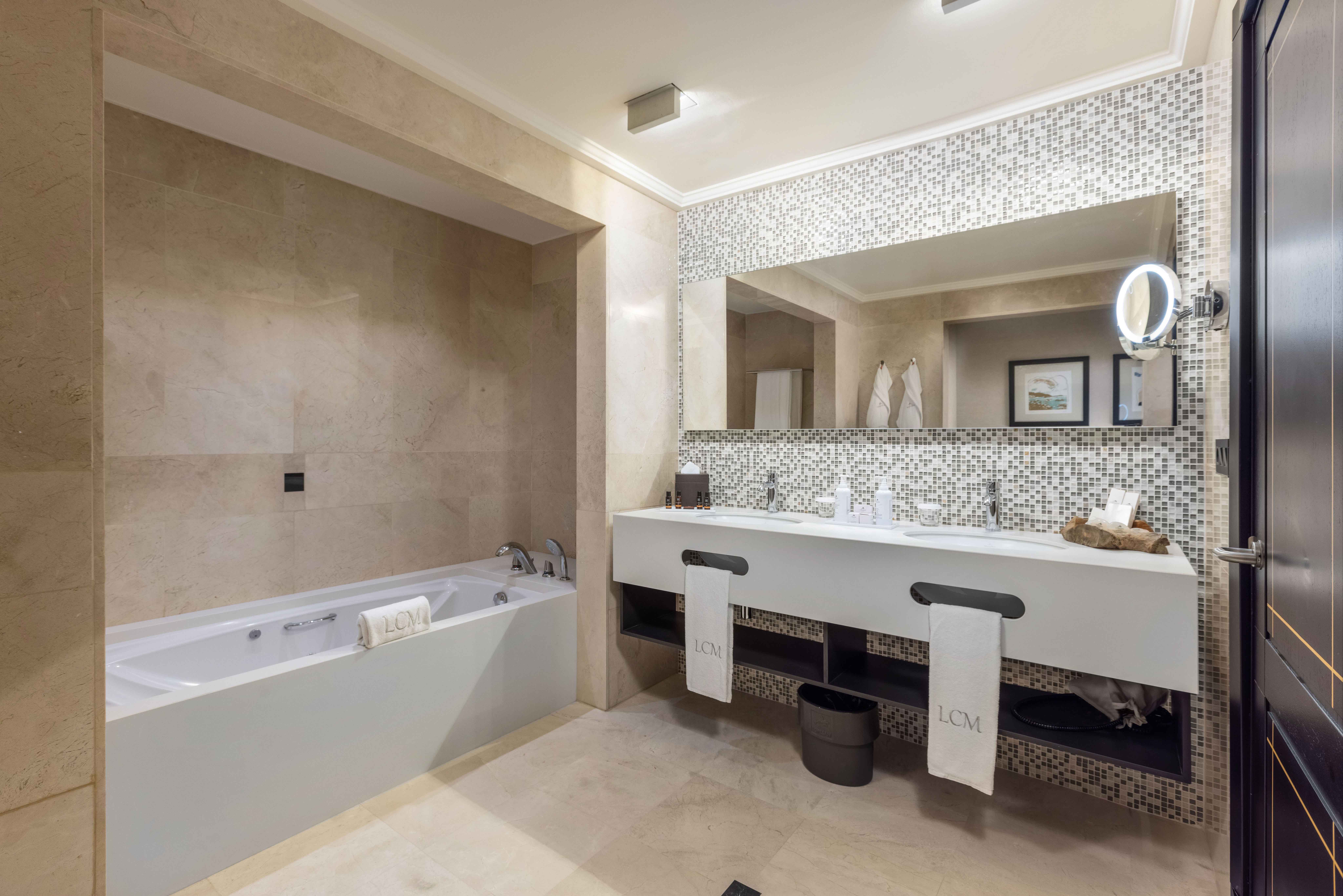 baño master suite lopesan costa meloneras