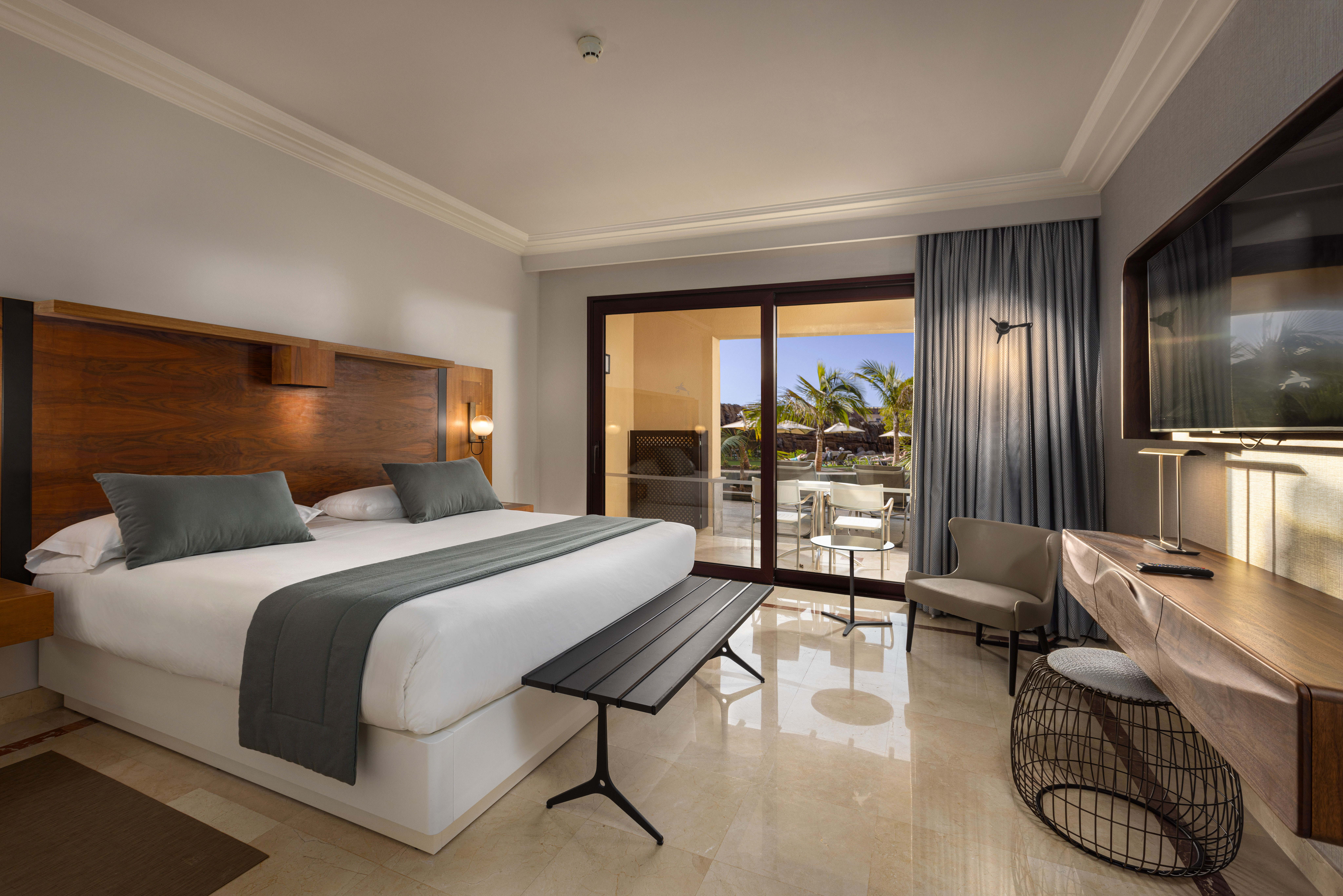 zimmer-premium-pool-lopesan-costa-meloneras-resort-&-spa