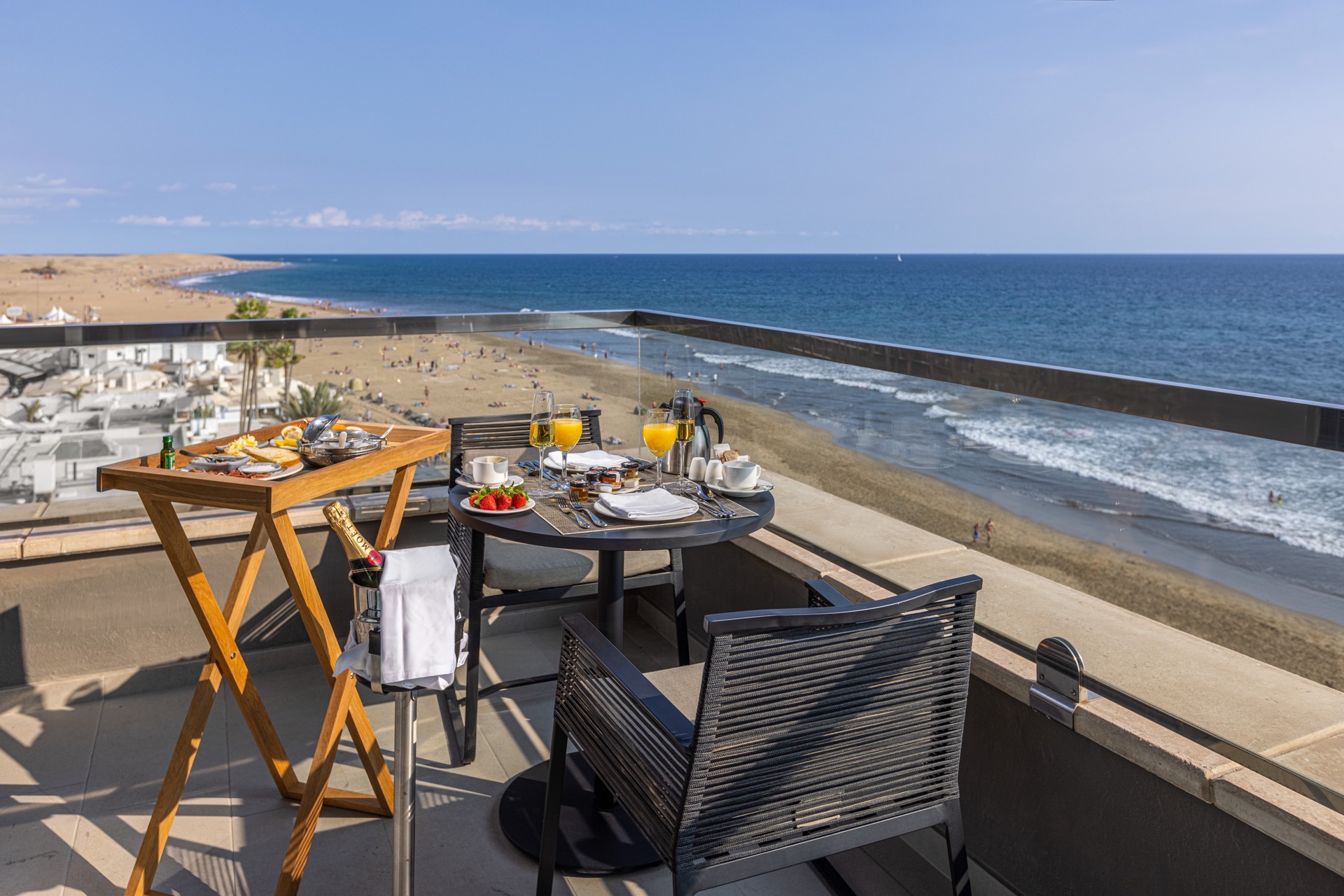 fotos zimmerservice frühstück terrasse hotel faro lopesan collection