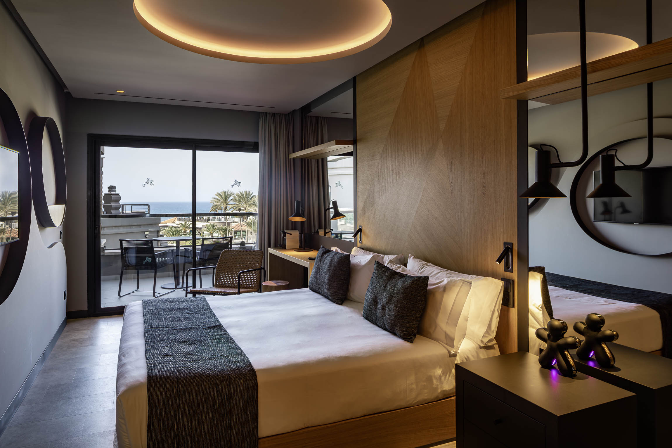 bed double superior room faro lopesan collection hotel