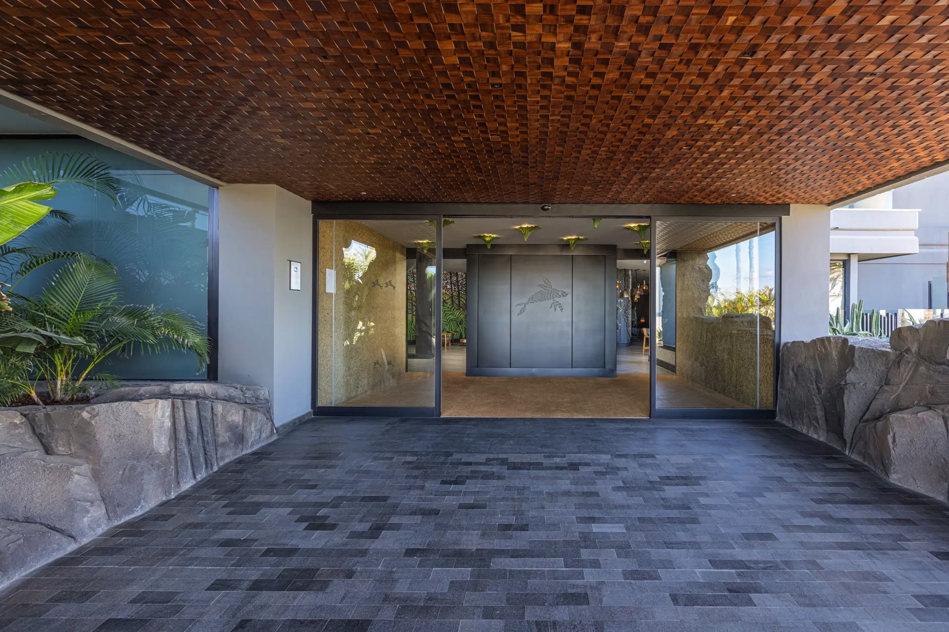 photograph entrance hotel faro lopesan collection