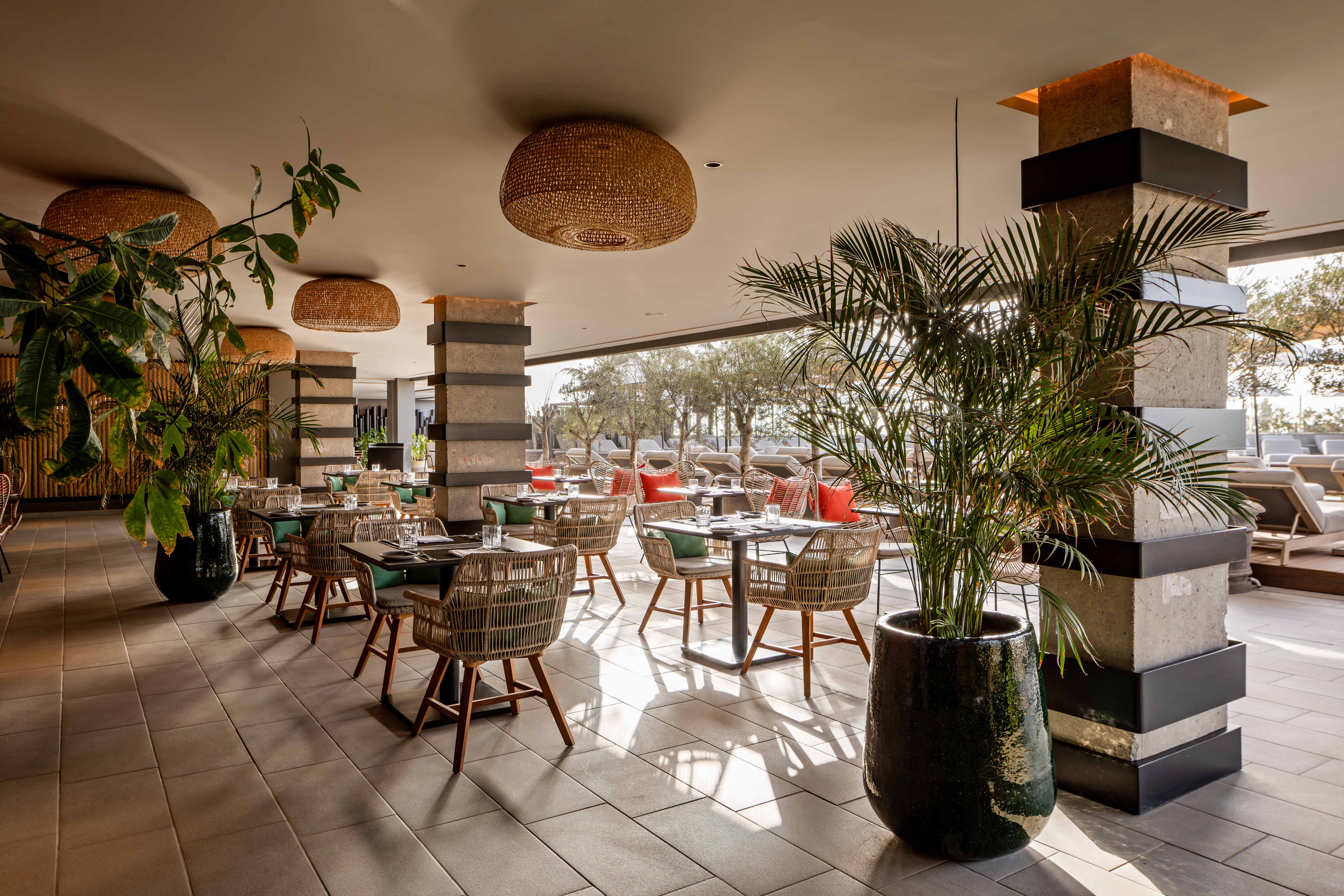 bar piscina faro by lopesan
