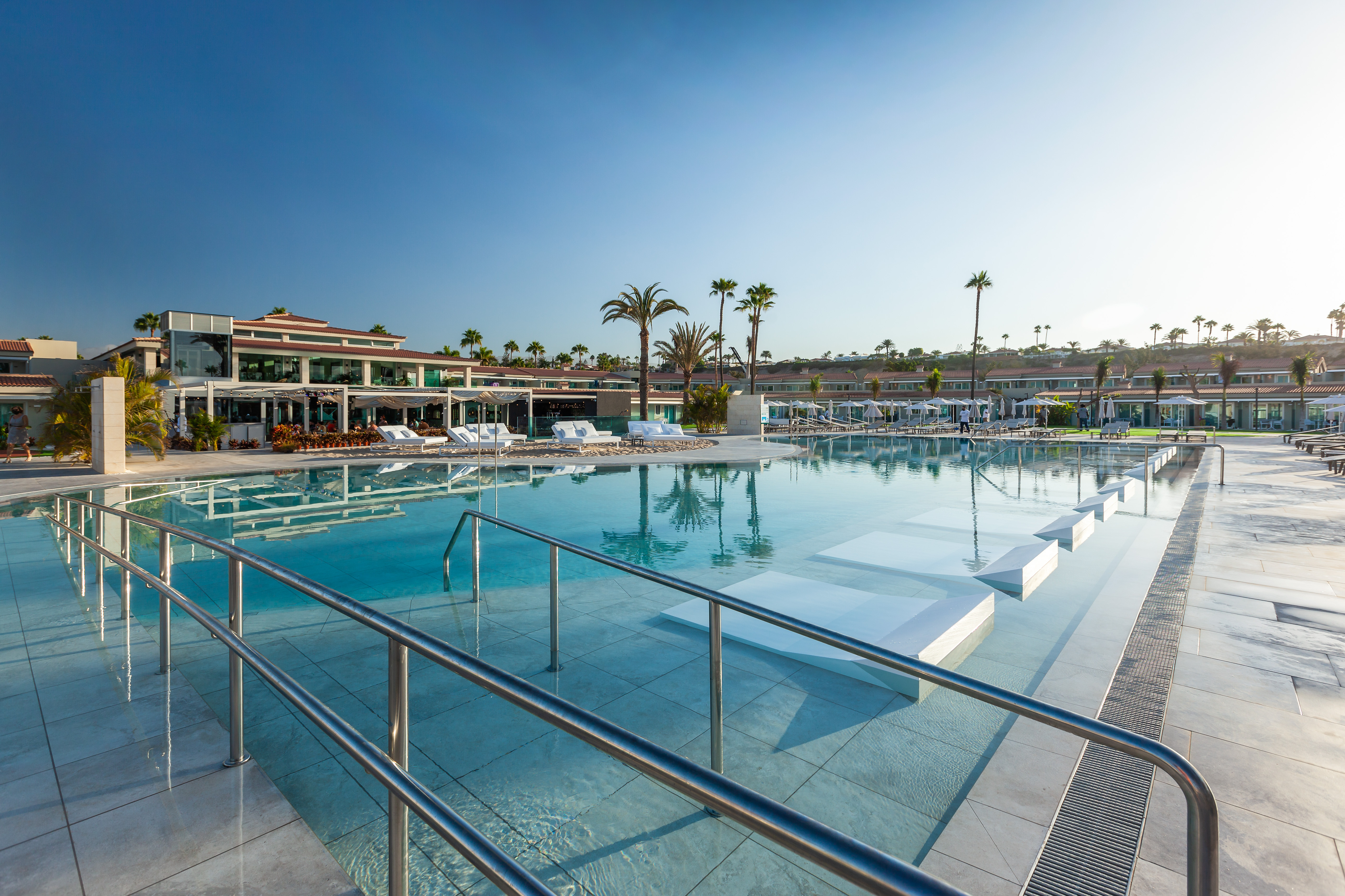 bilder und fotos hauptpool kumara serenoa by lopesan hotels