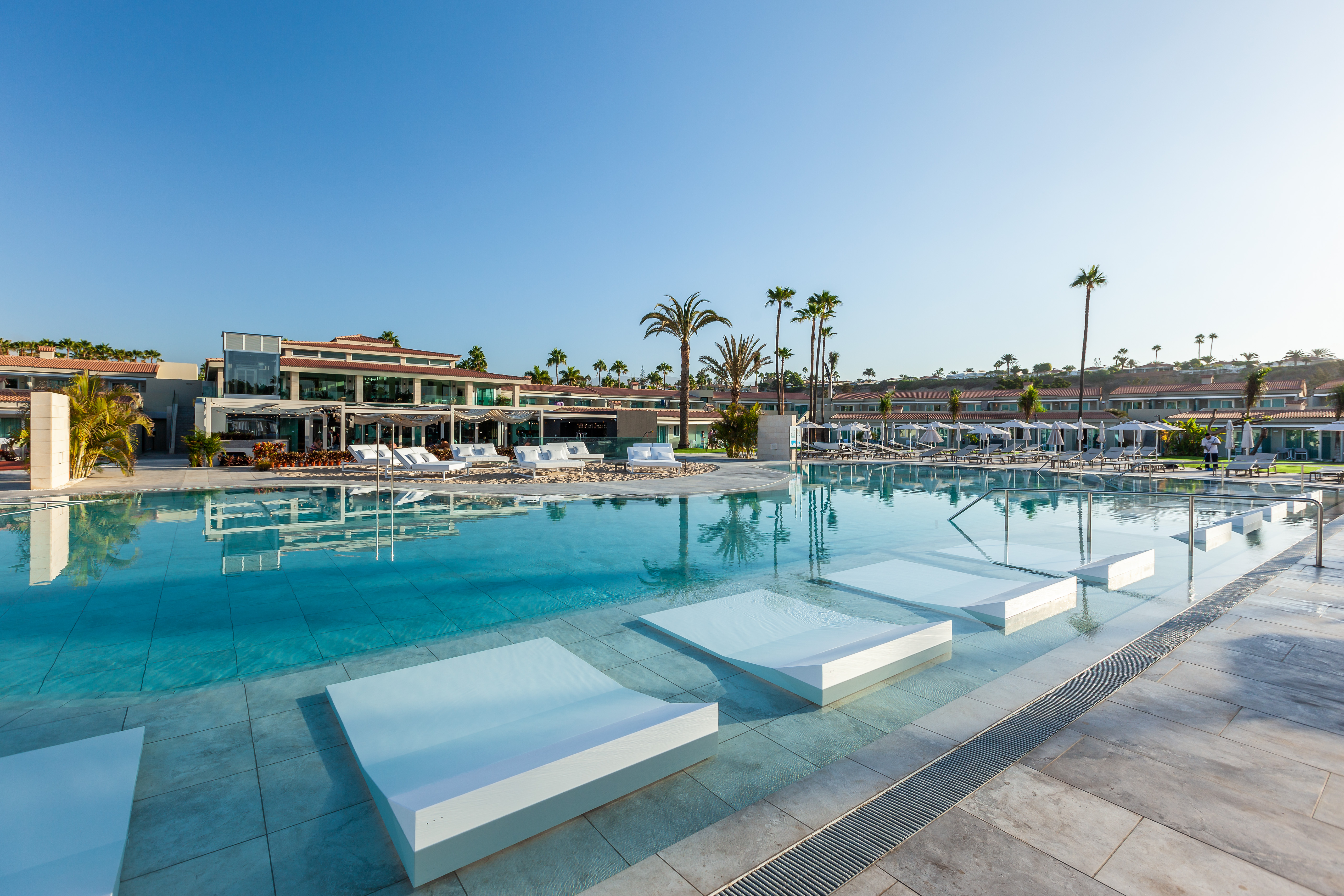 bilder und fotos kumara serenoa by lopesan hotels hauptpool