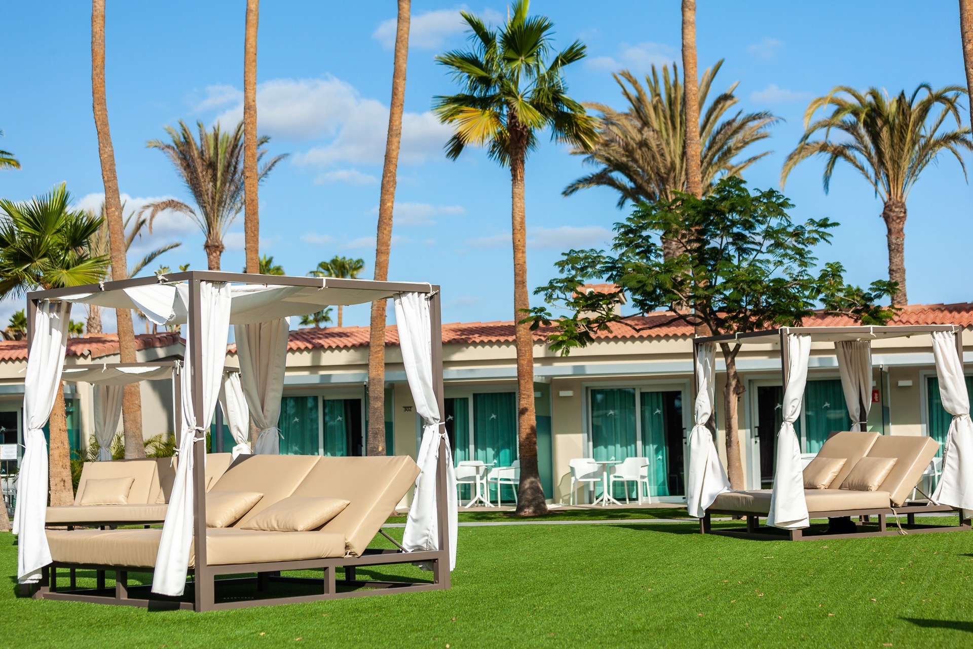 photos hotel kumara serenoa sun lounger area