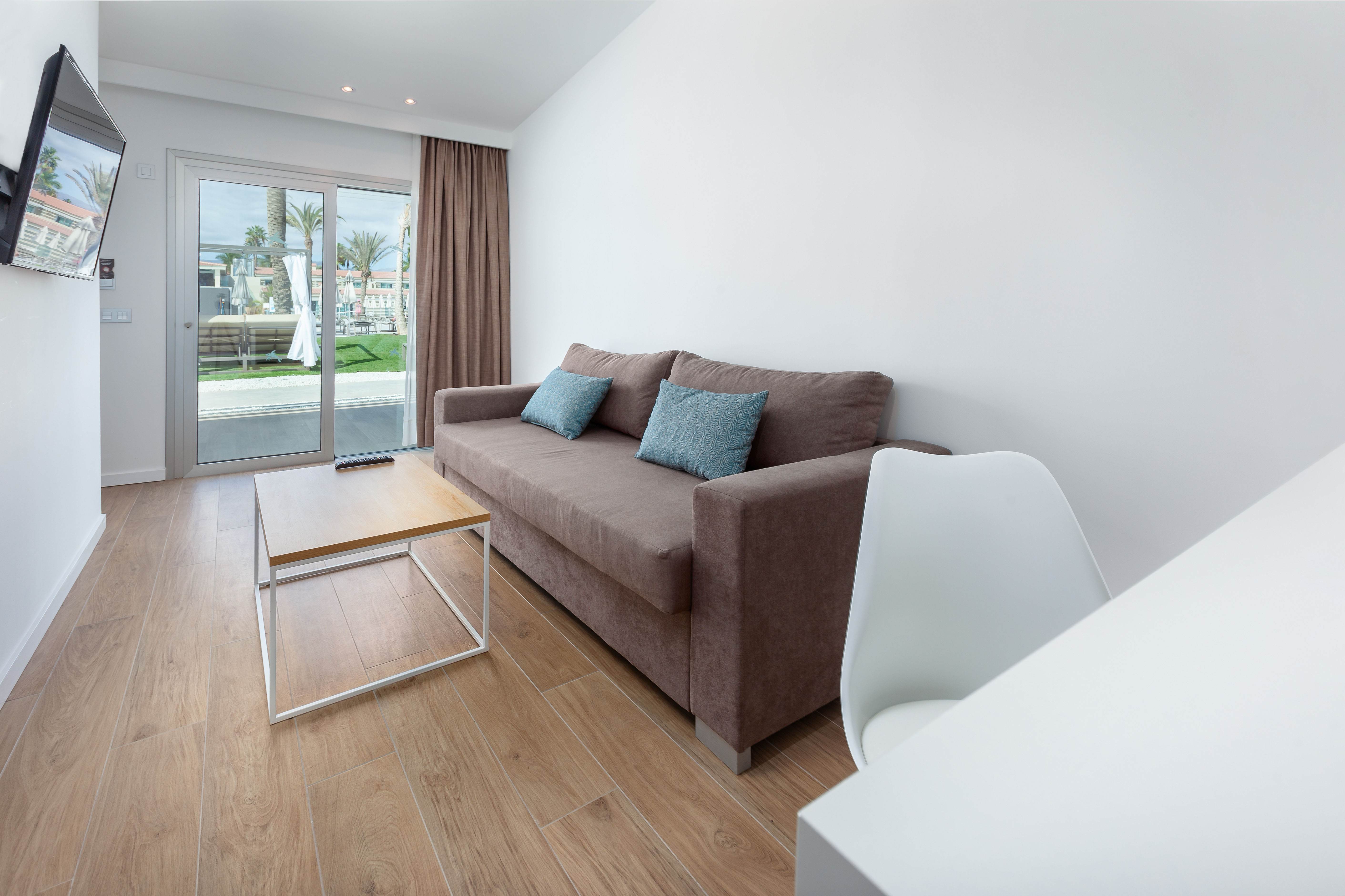 photos living room family suite hotel kumara serenoa