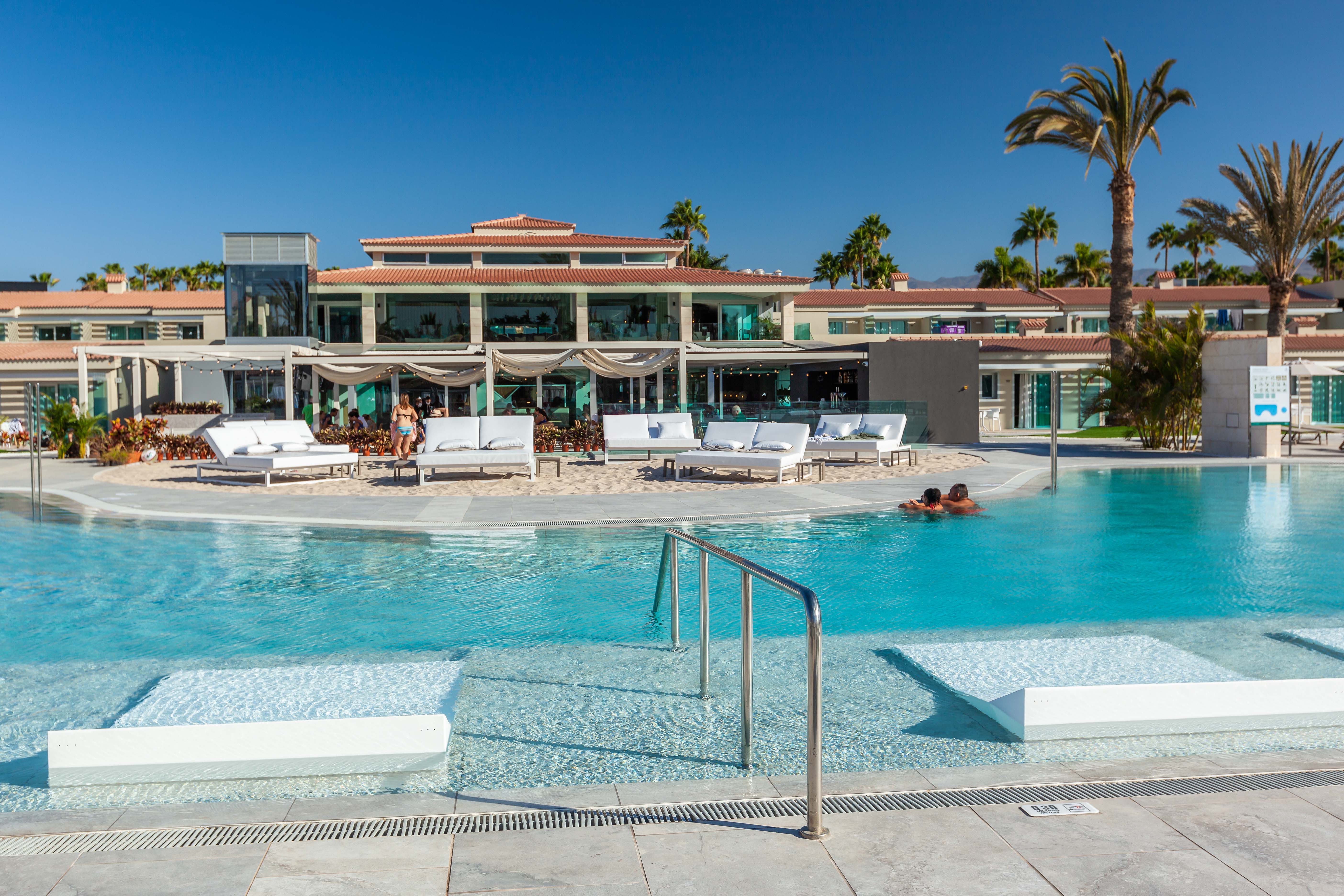 MAIN POOL (10)