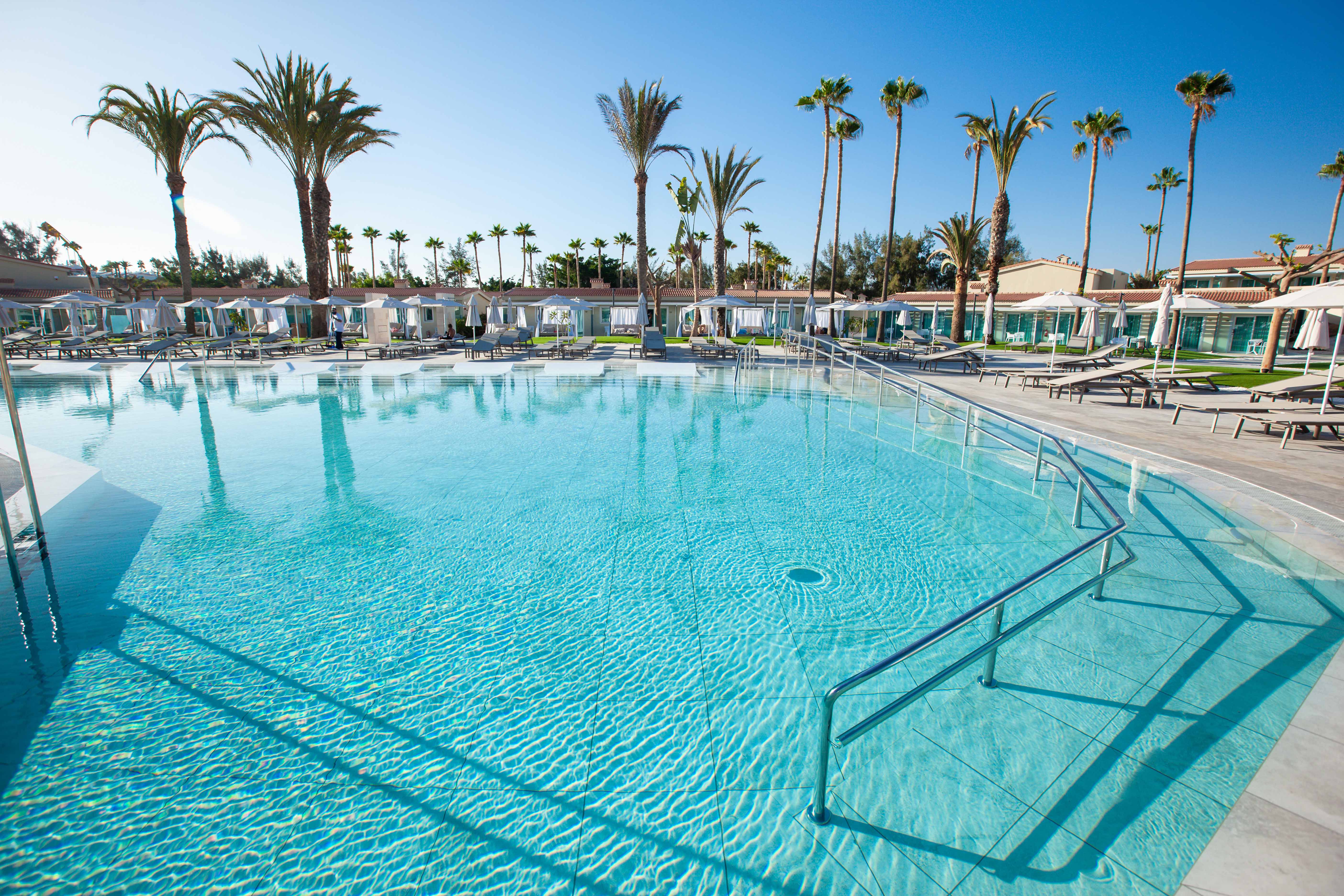 zona piscina principal kumara serenoa by lopesan hotels