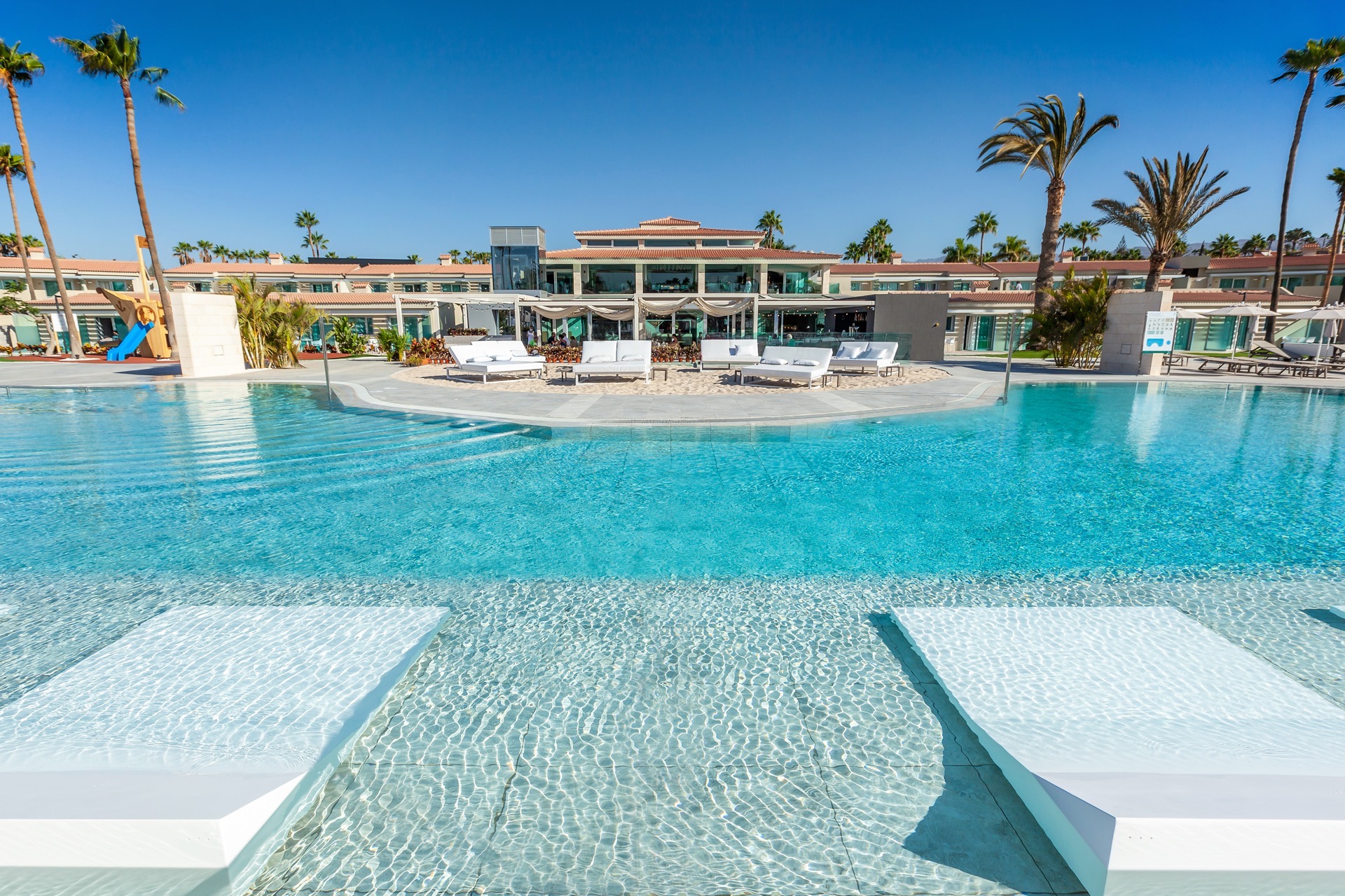 hotel piscina kumara serenoa