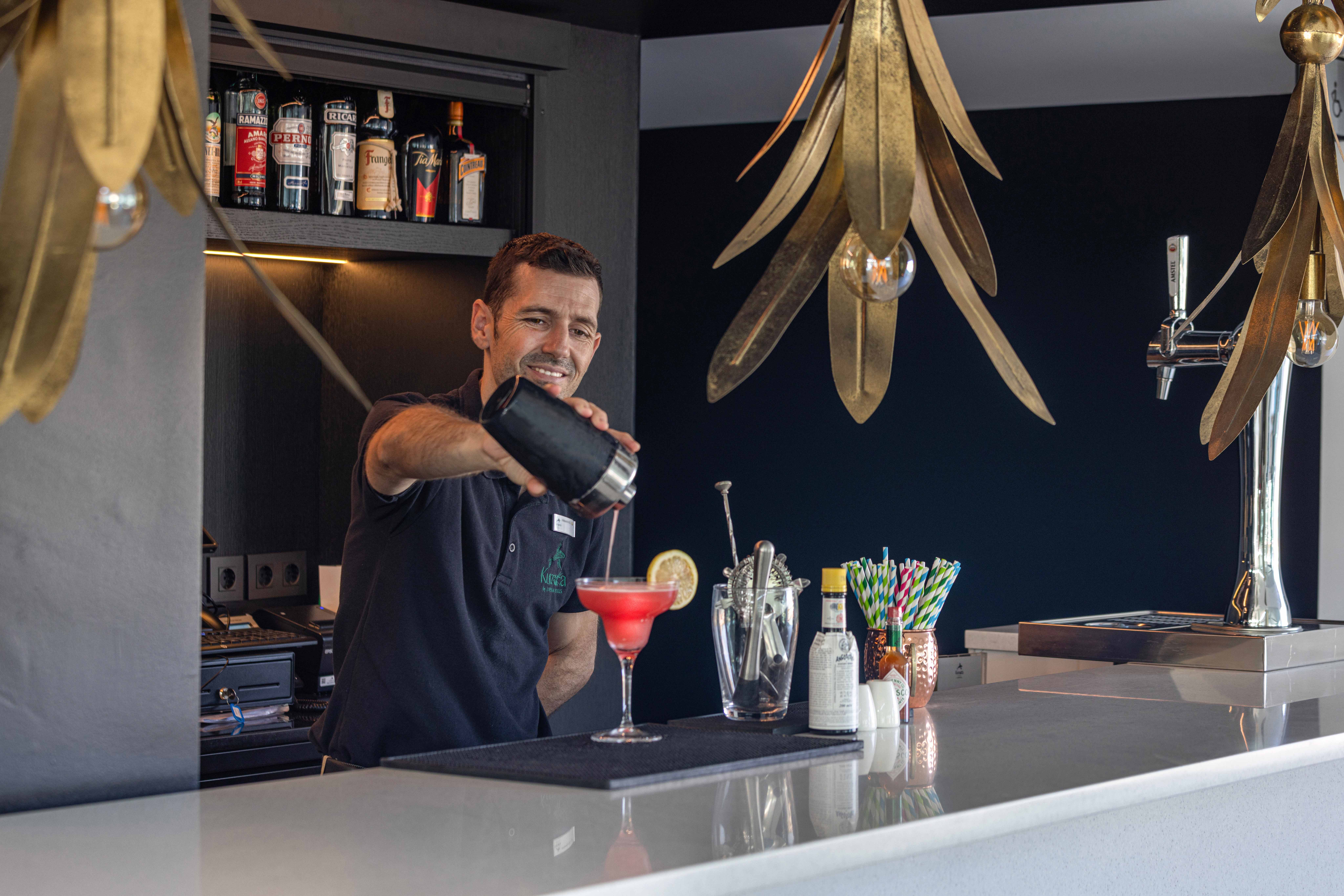coctail o2 bar kumara serenoa by lopesan hotels