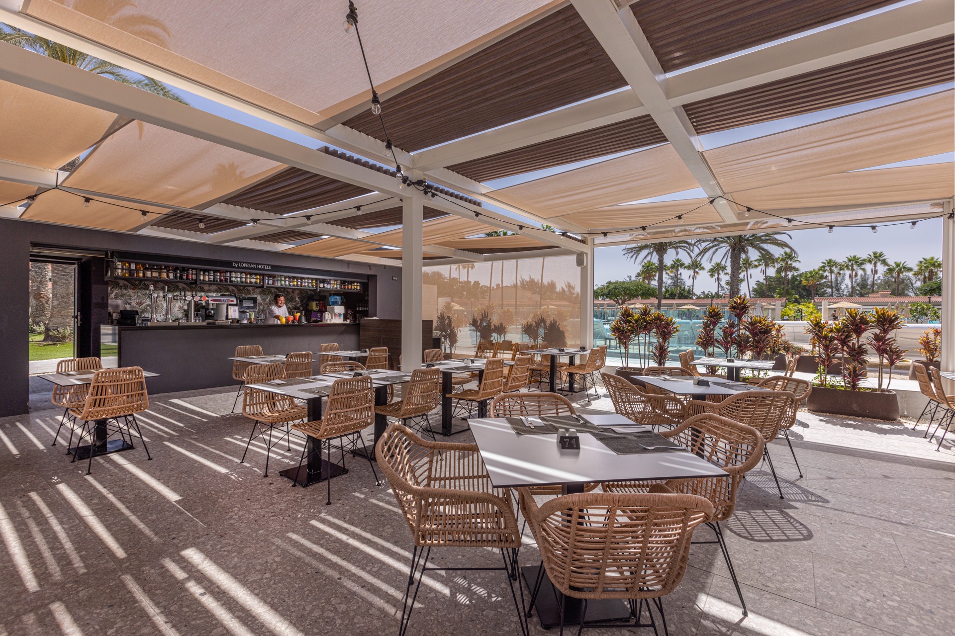 swimming pool bar kumara serenoa by lopesan