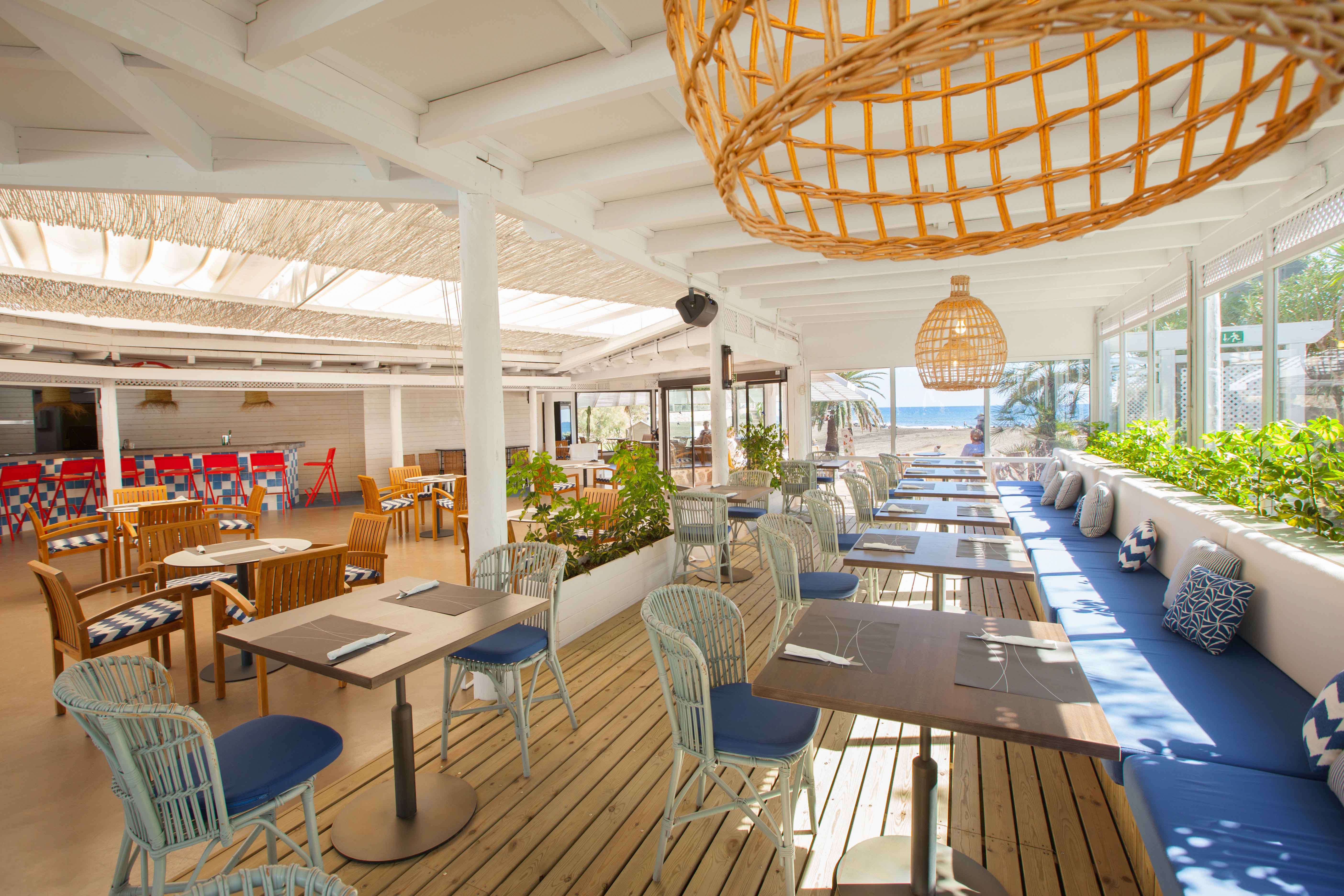 bars corallium beach hotel