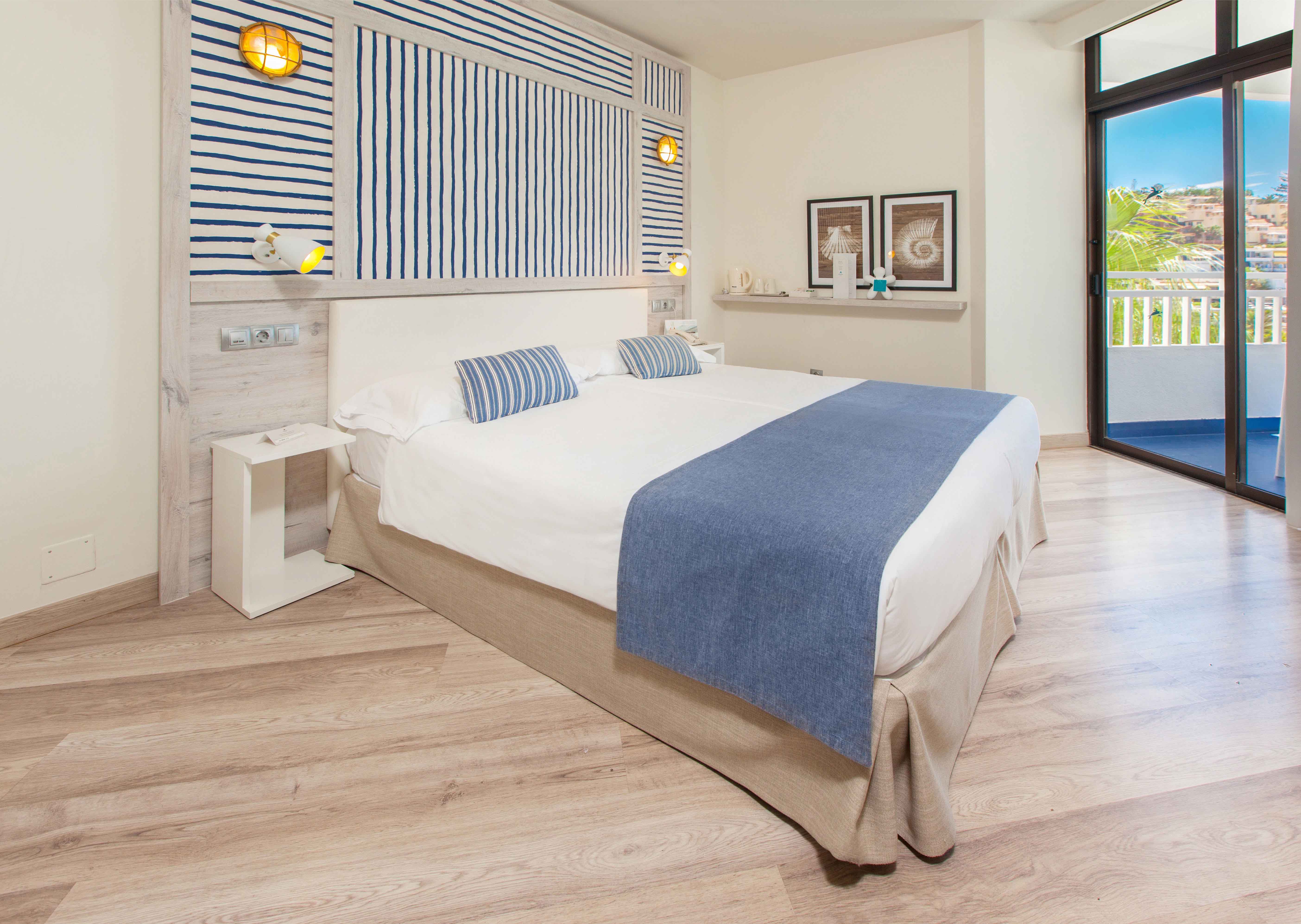 bed corallium beach by lopesan hotels senior suite