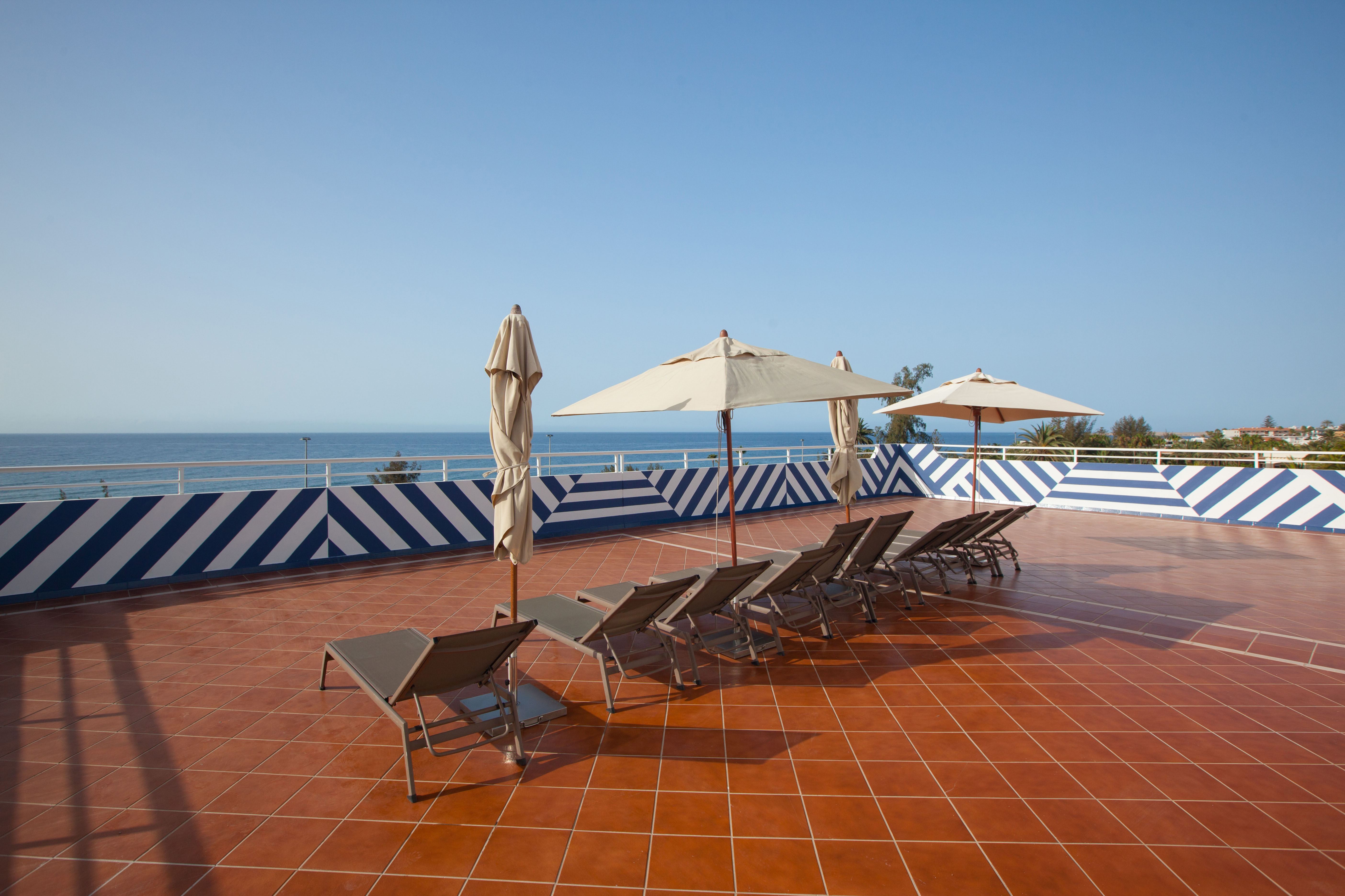 fotos corallium beach by lopesan hotels solarium