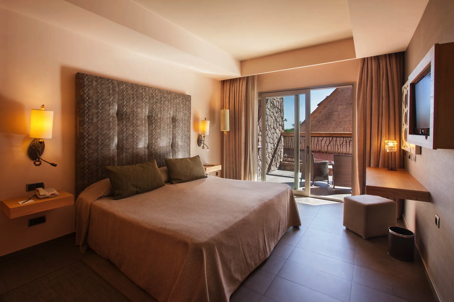 terrasse angepasstes doppelzimmer standard lopesan baobab resort