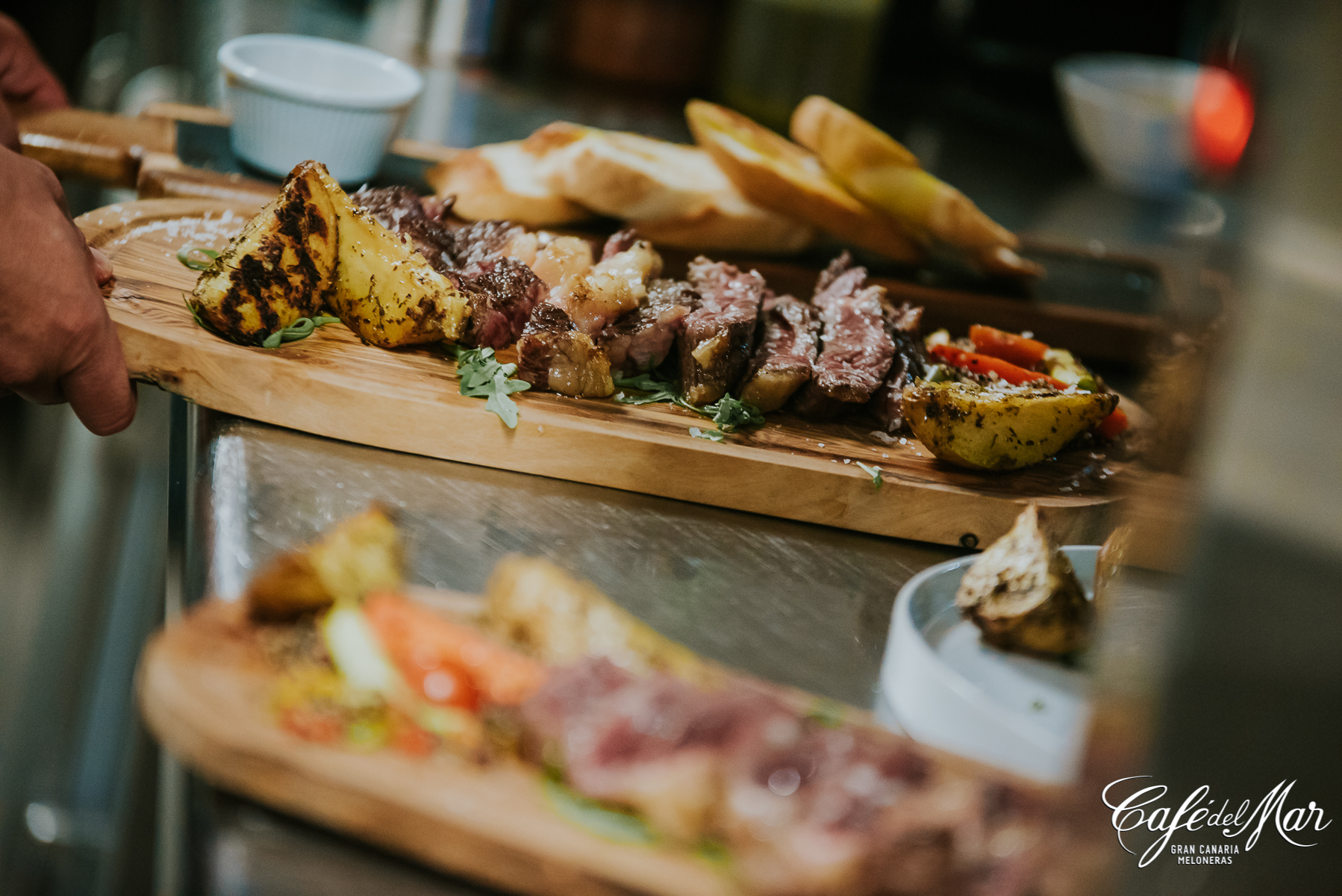 interior cafe del mar restaurante lopesan costa meloneras resort & spa