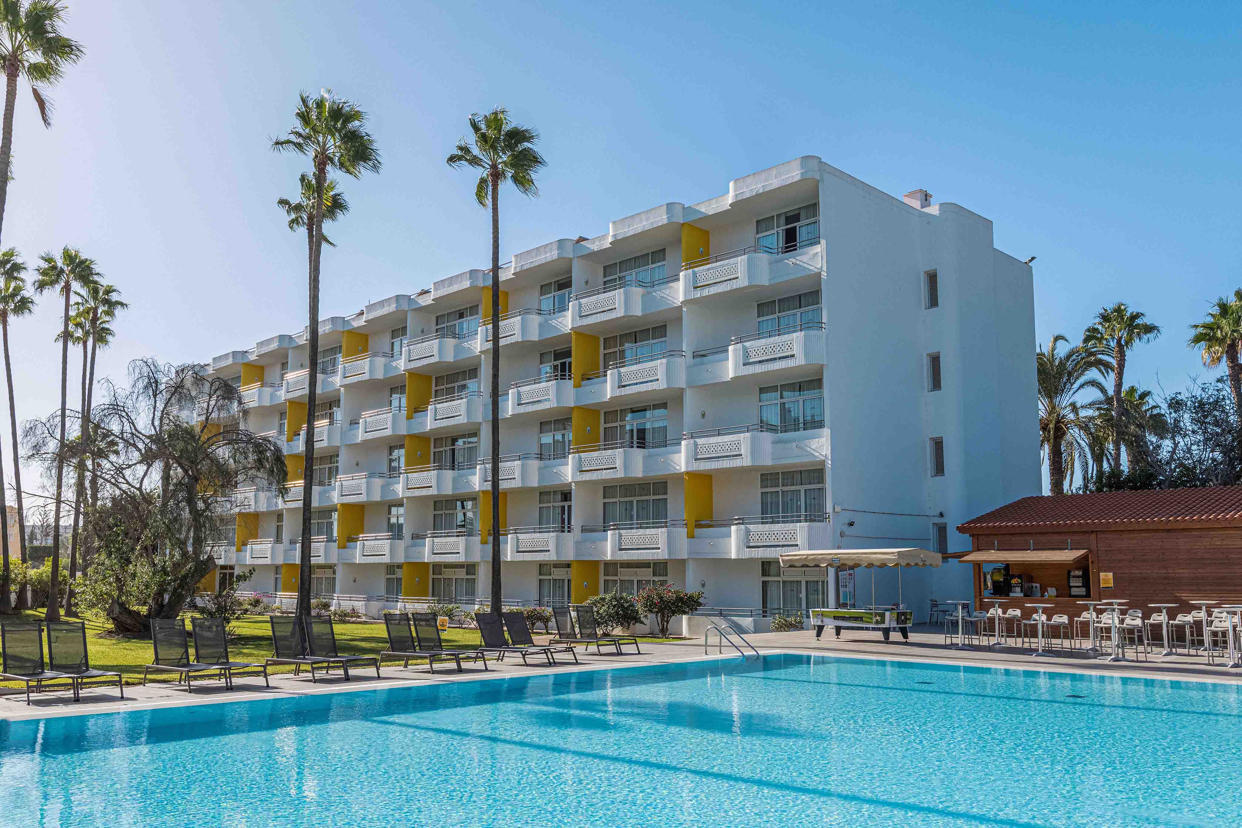 sunbeds pool abora catarina by lopesan hotels
