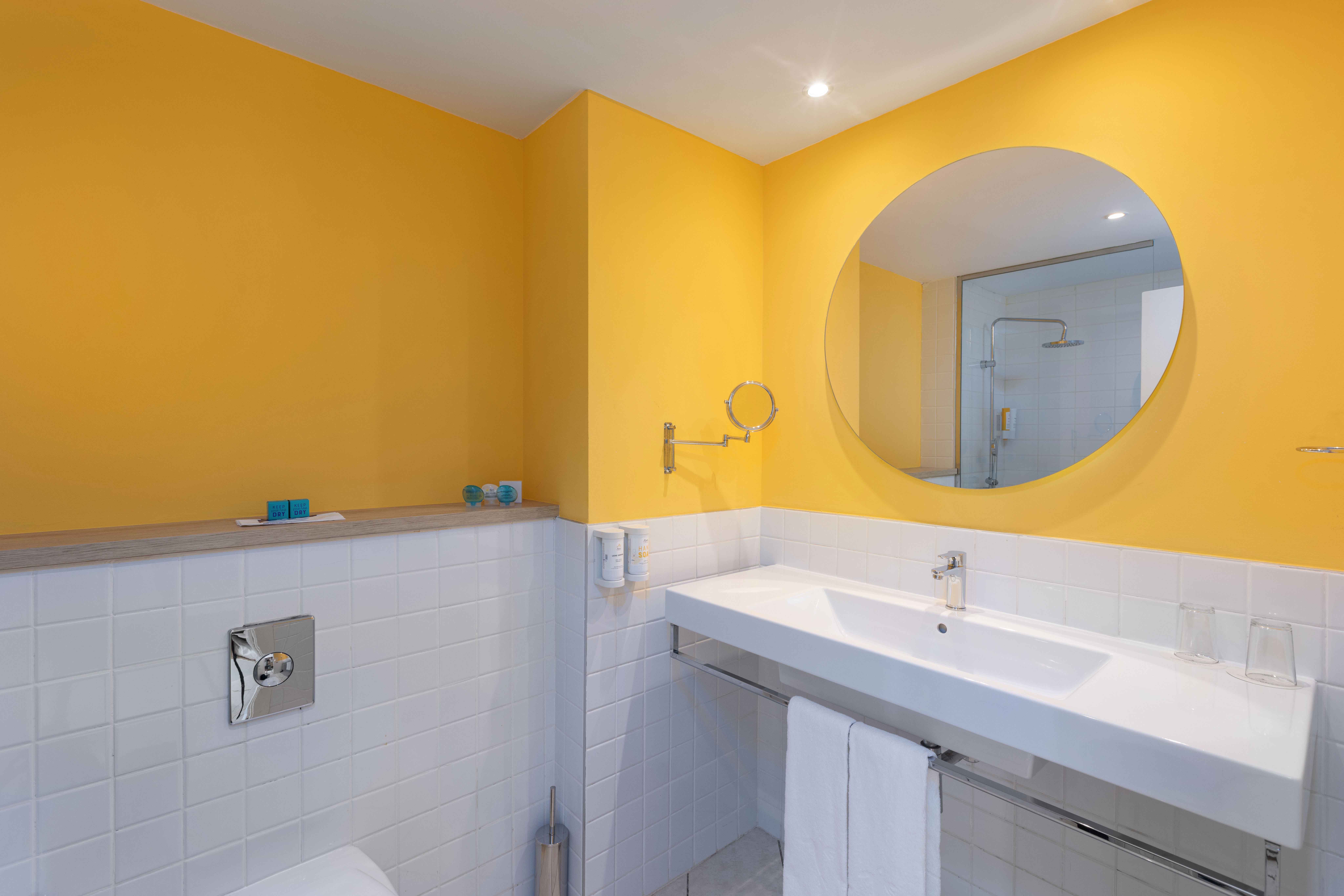 bathroom double superior room hotel bora catarina hotel