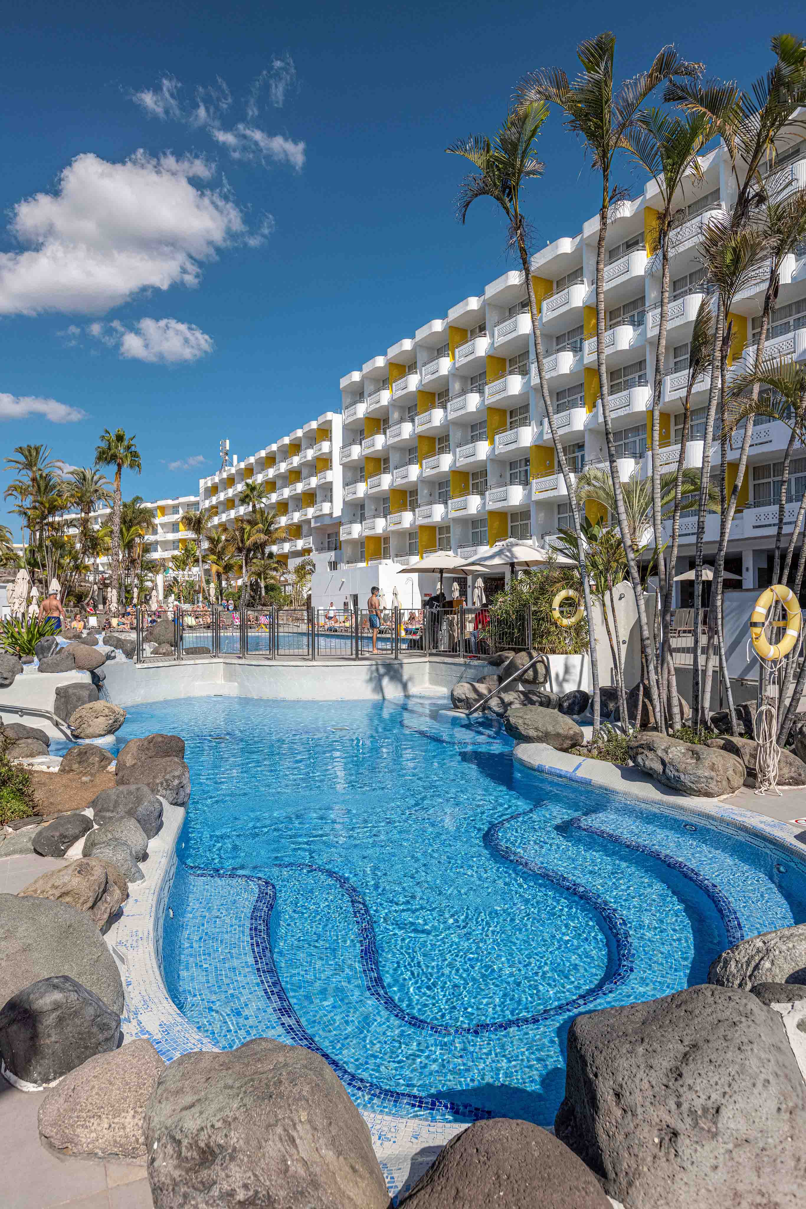 fun pool area abora catarina by lopesan hotels