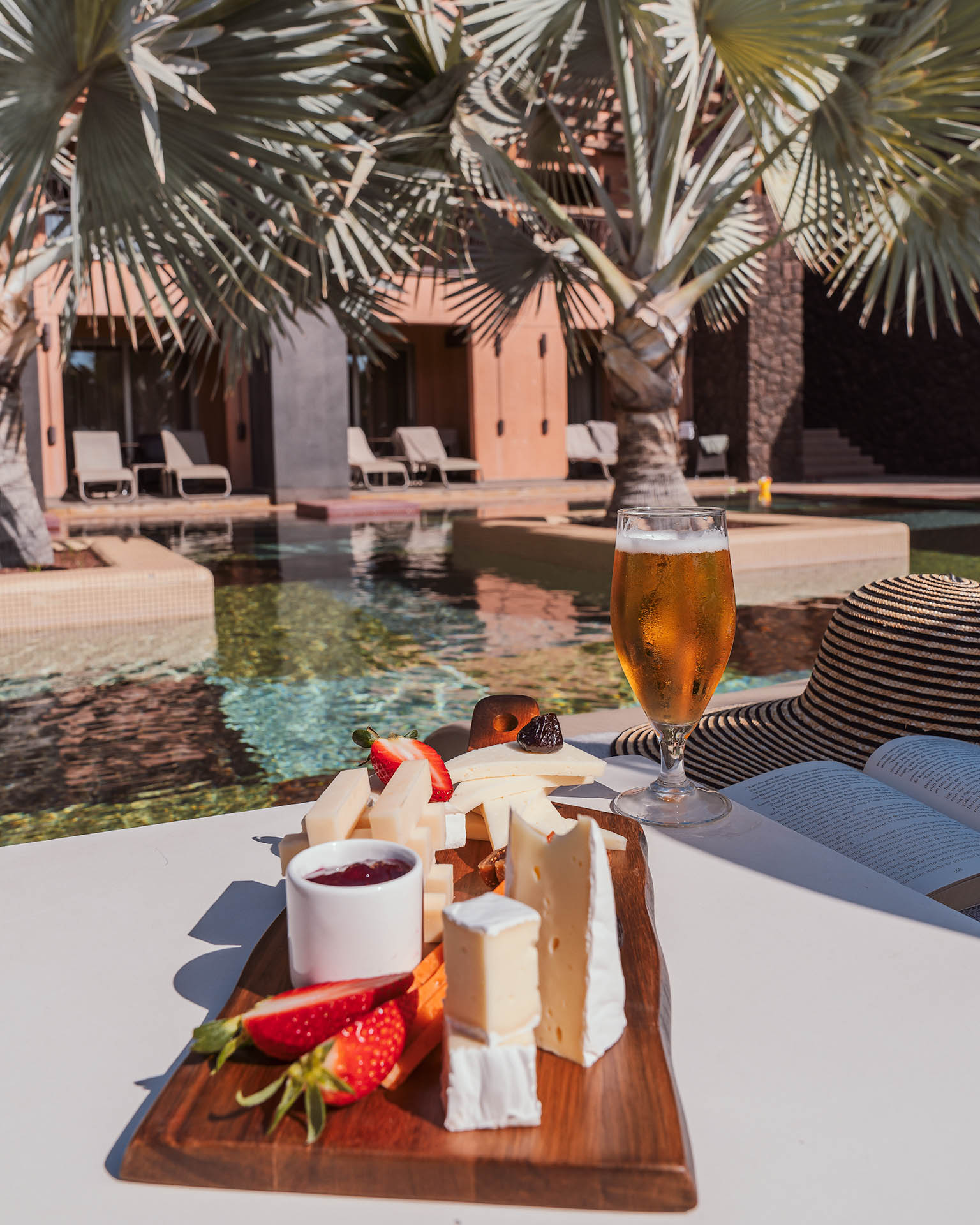 bar service an den pools lopesan baobab resort