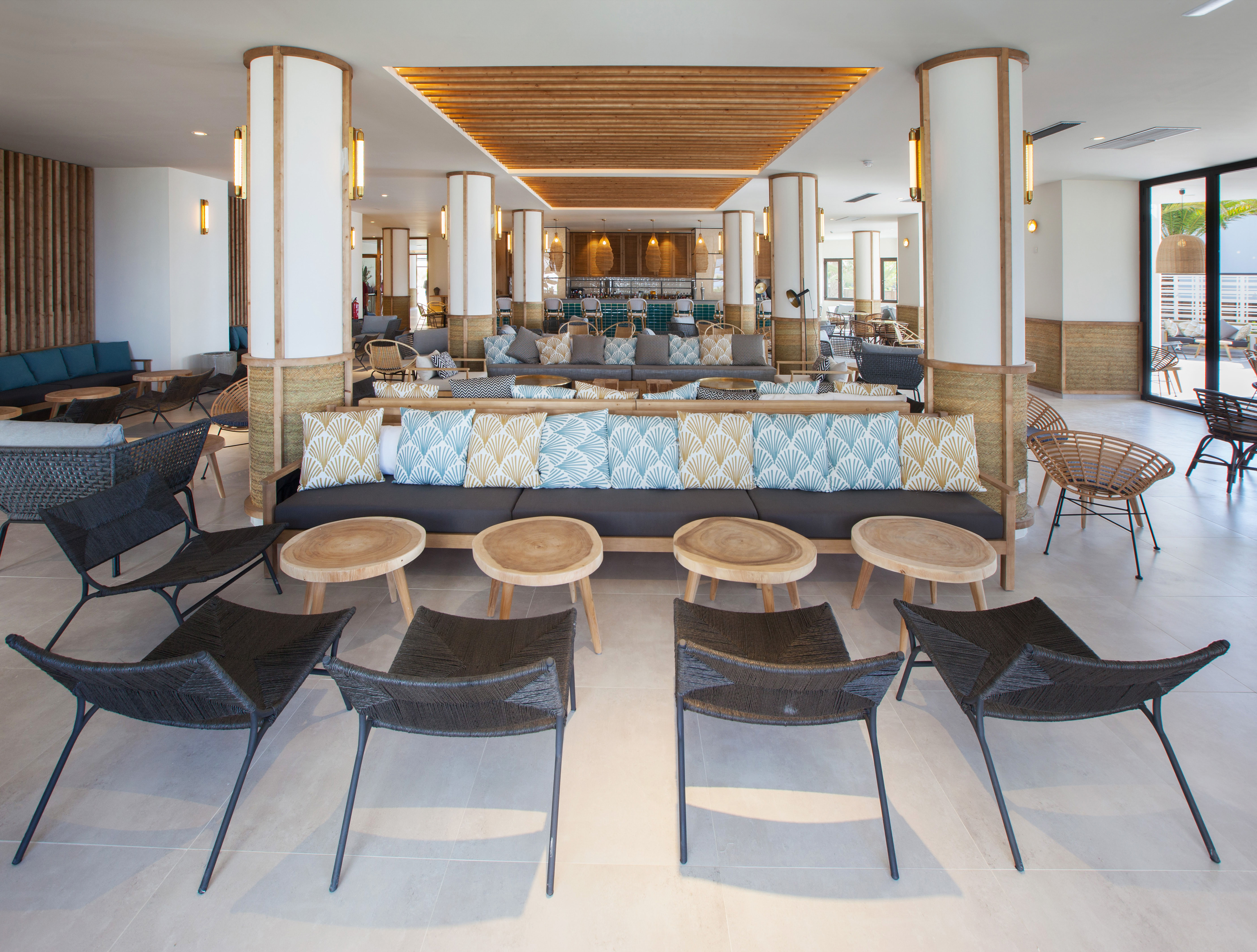 bars corallium dunamar by lopesan hotels