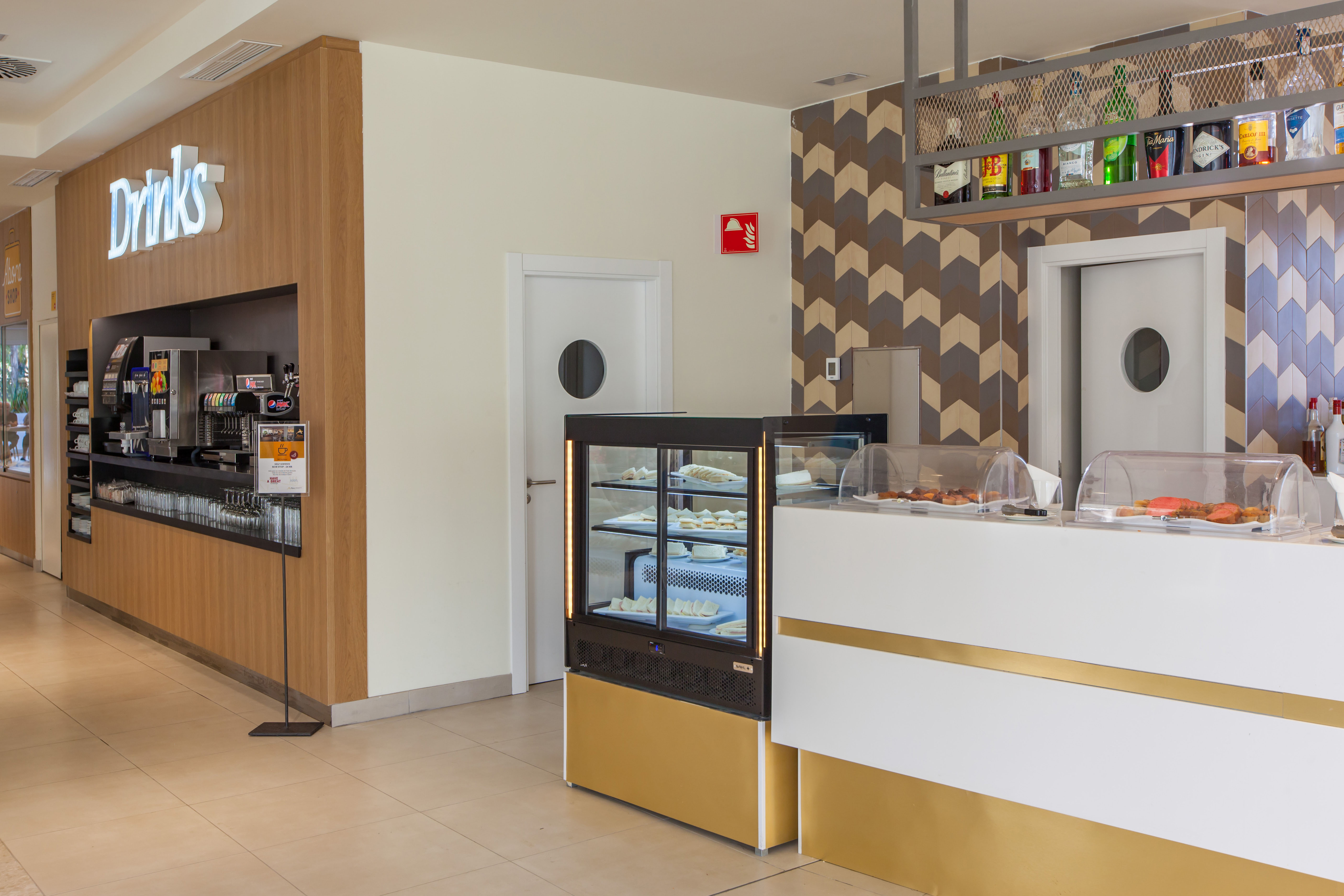 24-hour drink service bars abora buenaventura