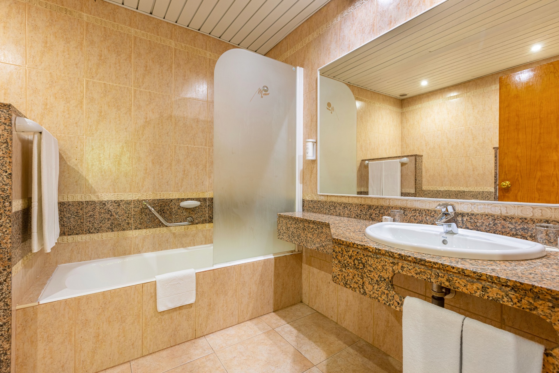 badezimmer doppelzimmer familie blick hotel ifa altamarena