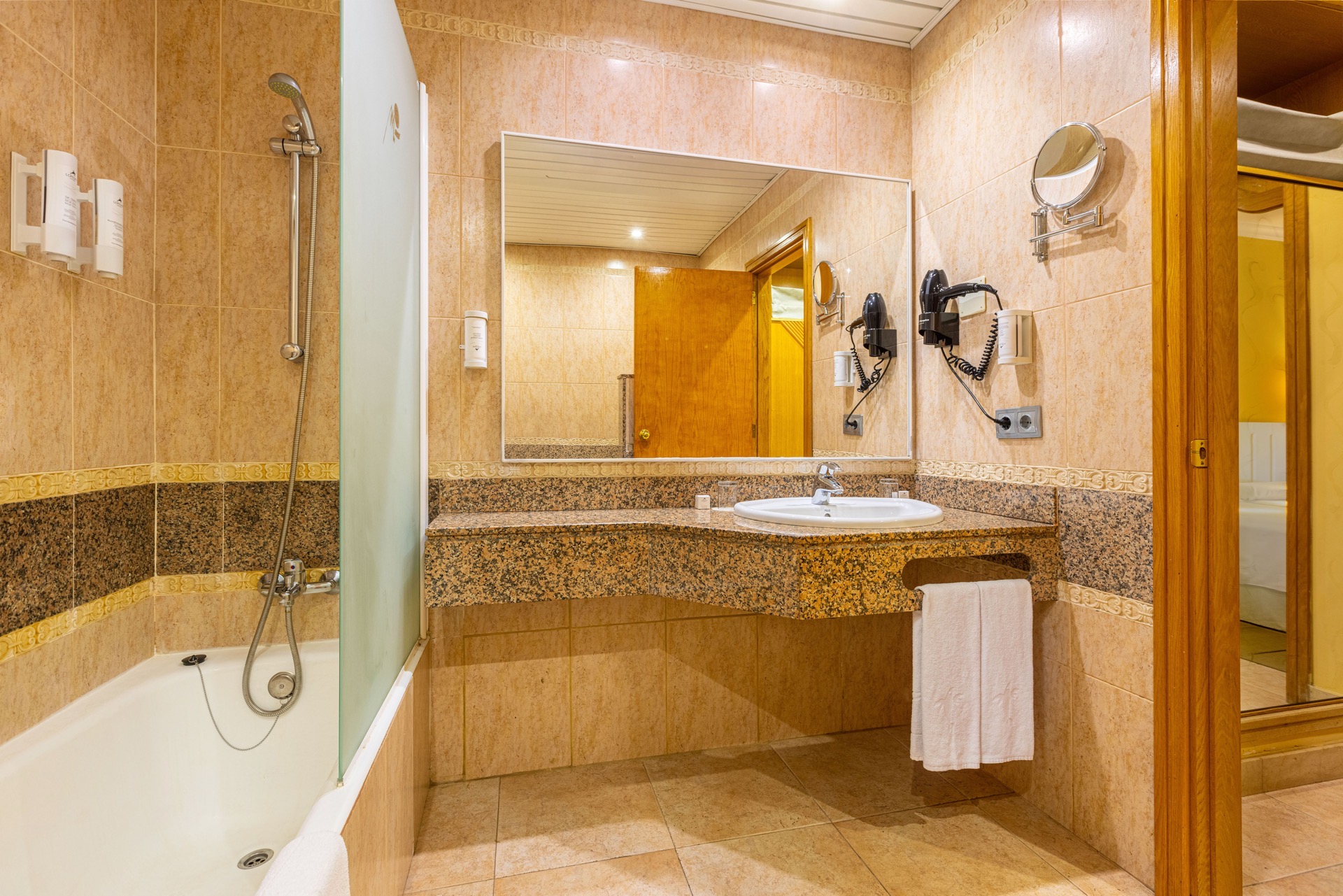 badezimmer doppelzimmer familie hotel ifa altamarena