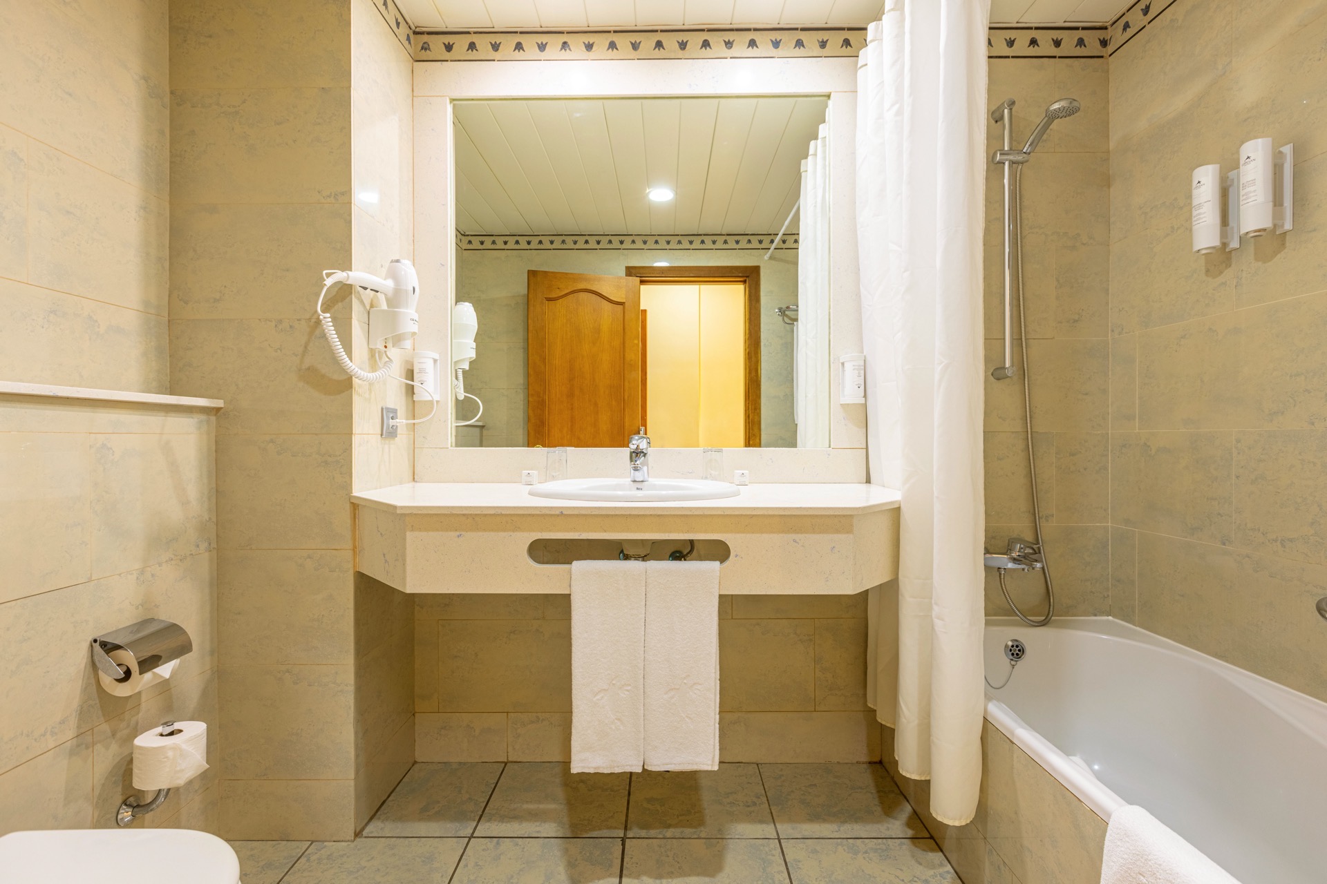 badezimmer doppelzimmer standard hotel ida altamarena