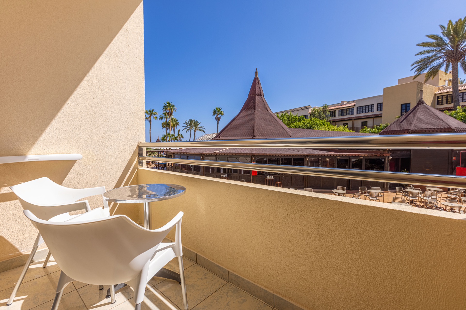 terrasse doppelzimmer standard hotel ida altamarena