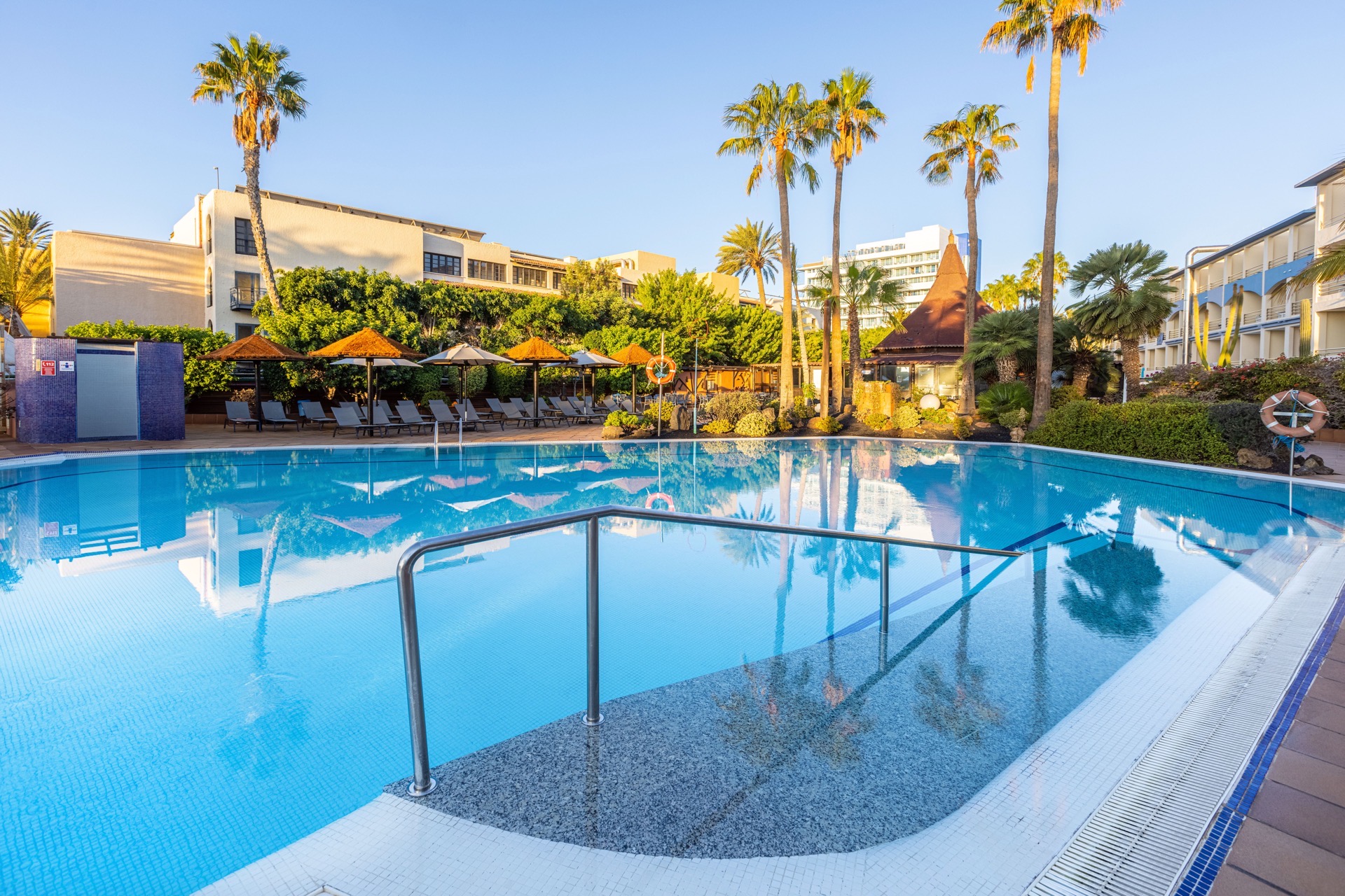 poolbereich ifa altamarena fotos