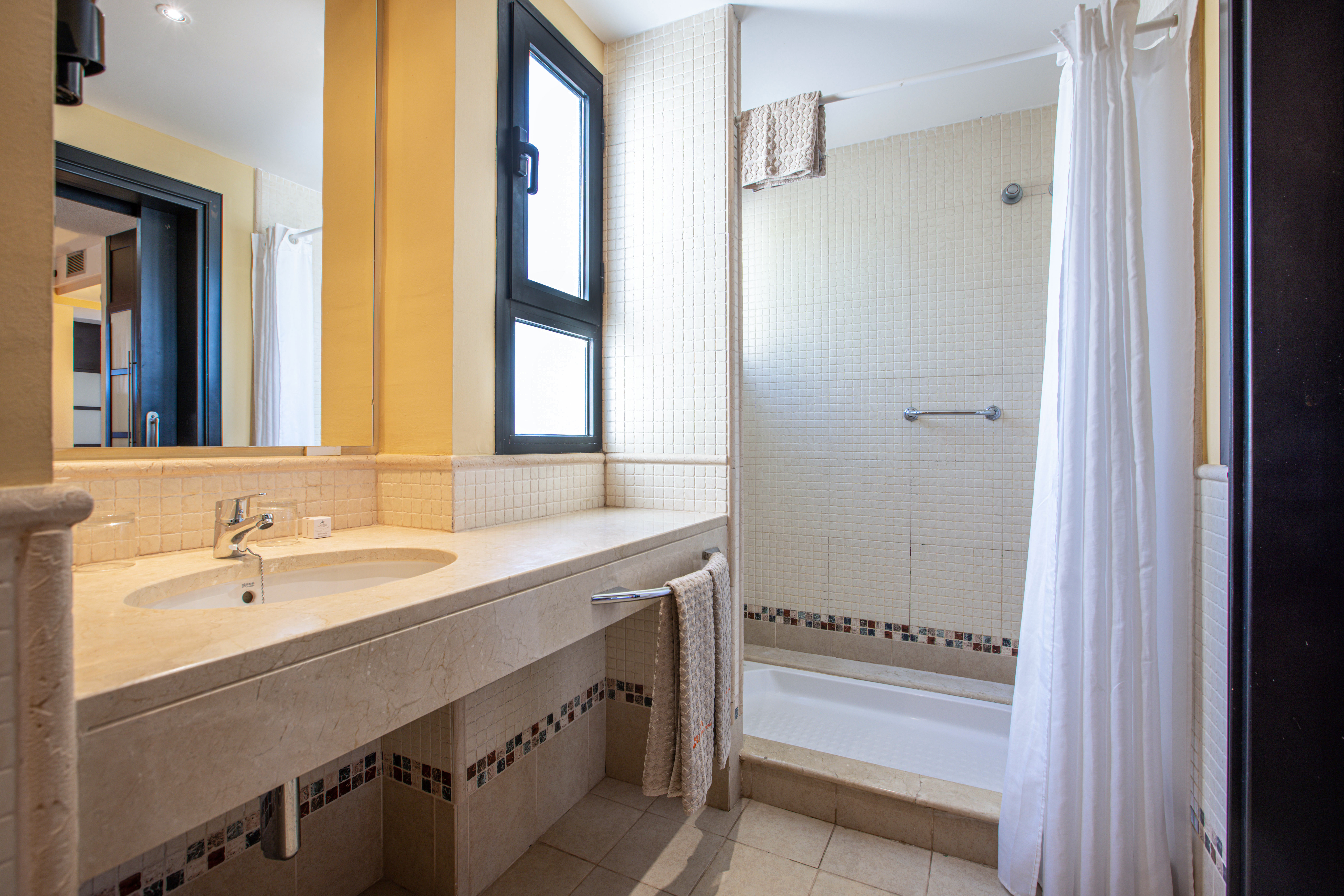 fotos bungalow badezimmer ifa villas altamarena