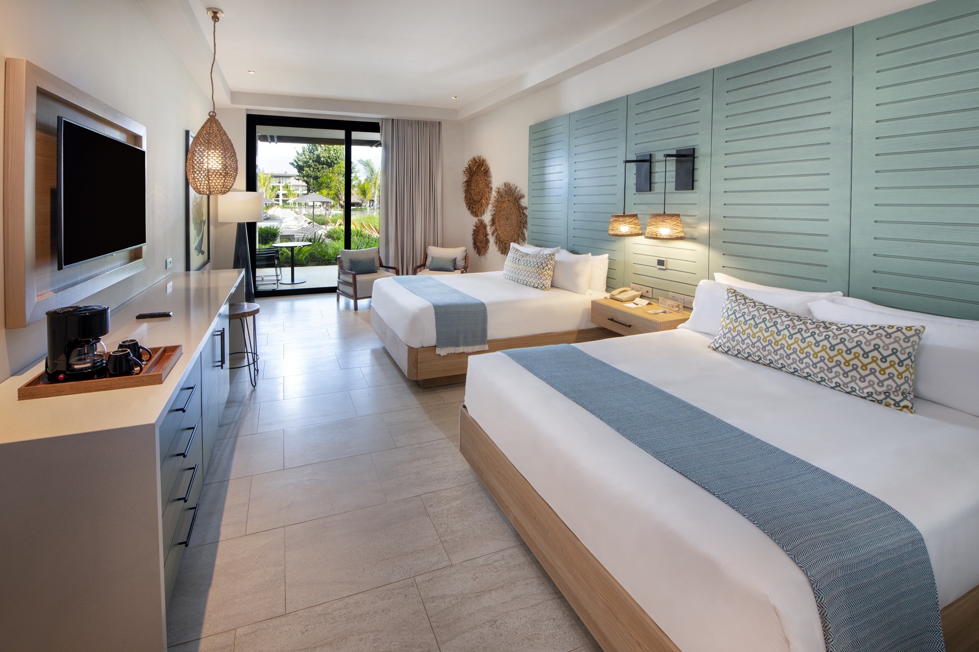 cama adults queen pool view junior suite lopesan costa bavaro resort spa & casino