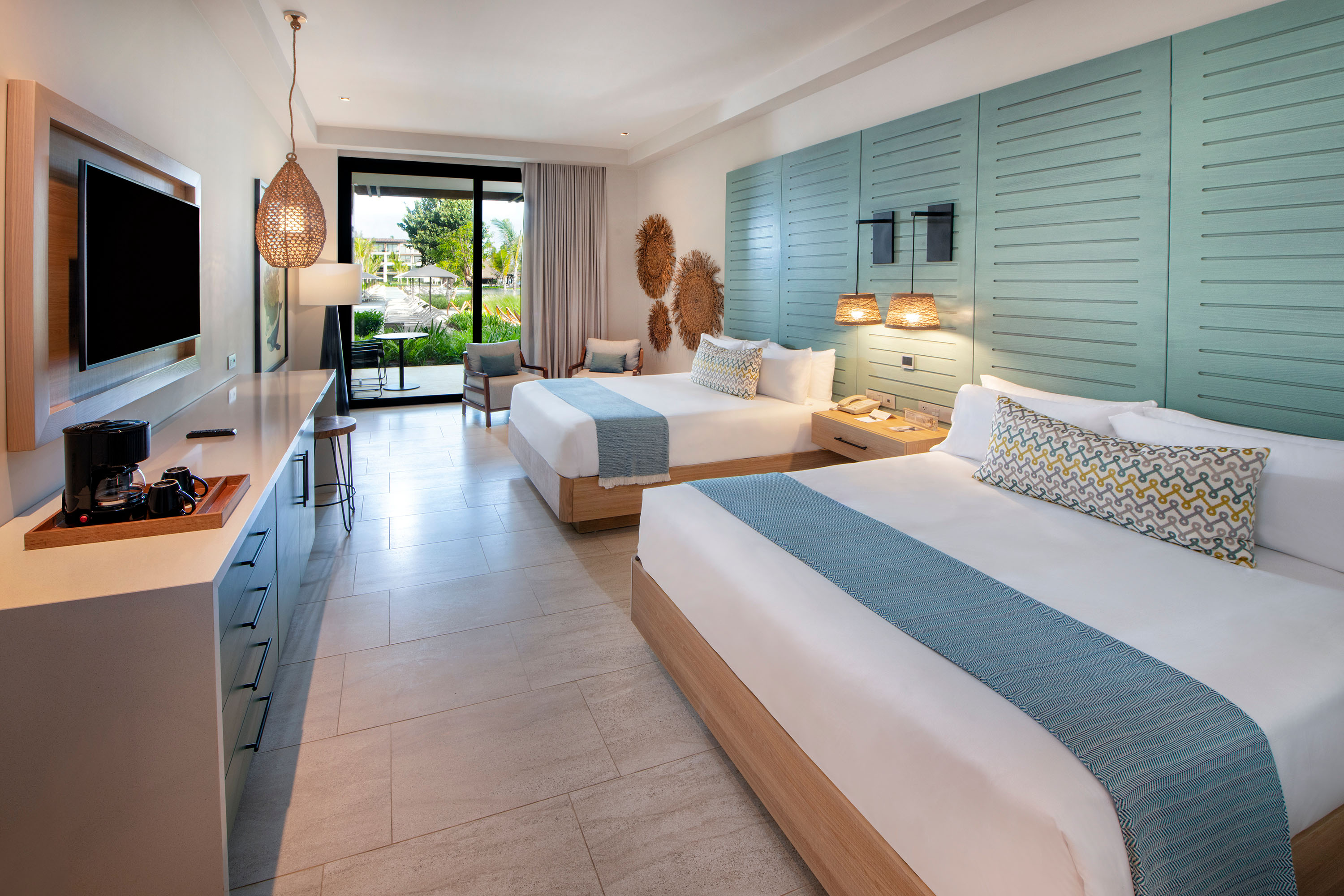 bed resort queen handicap junior suite lopesan costa bavaro resort