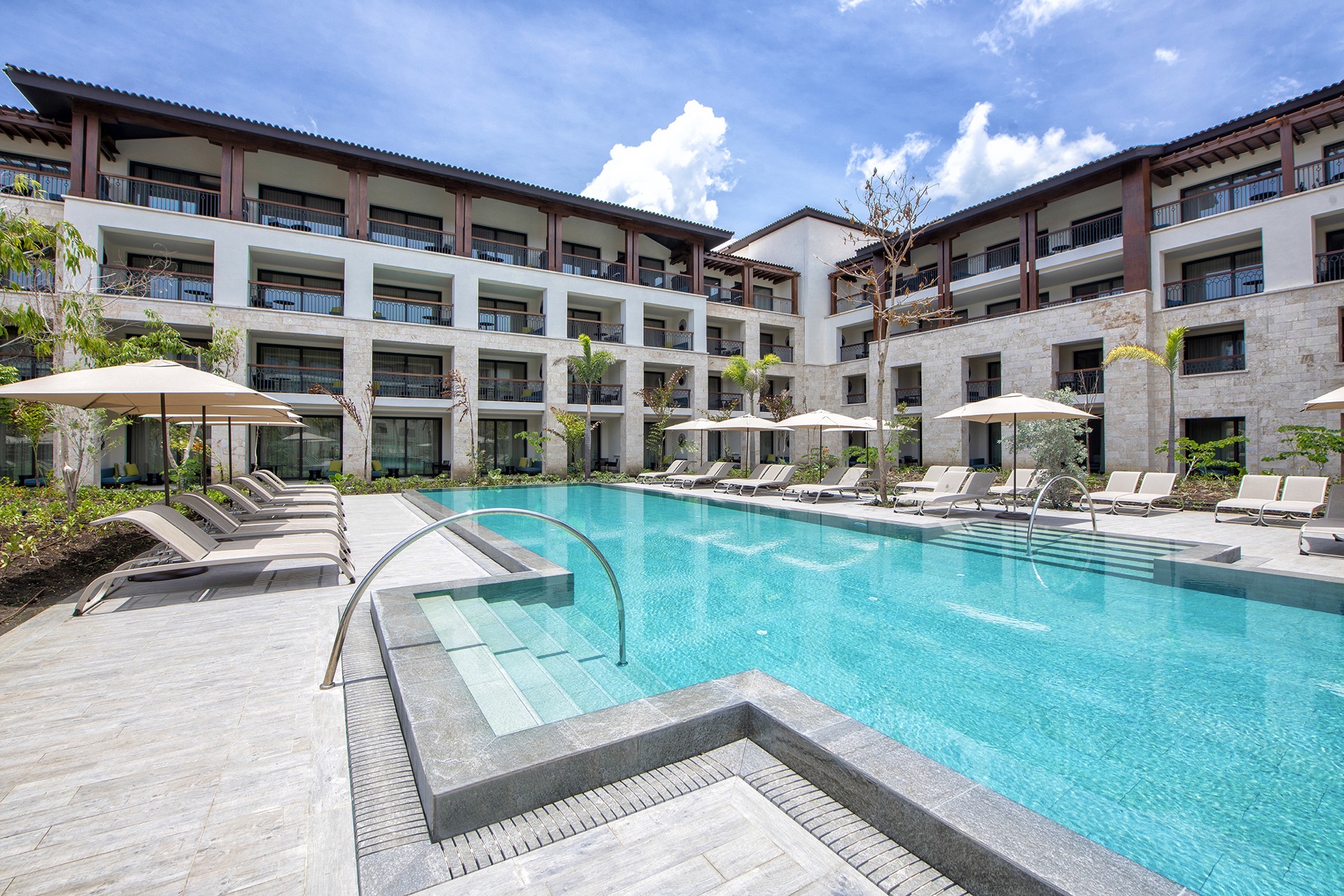 exterior pools lopesan costa bávaro
