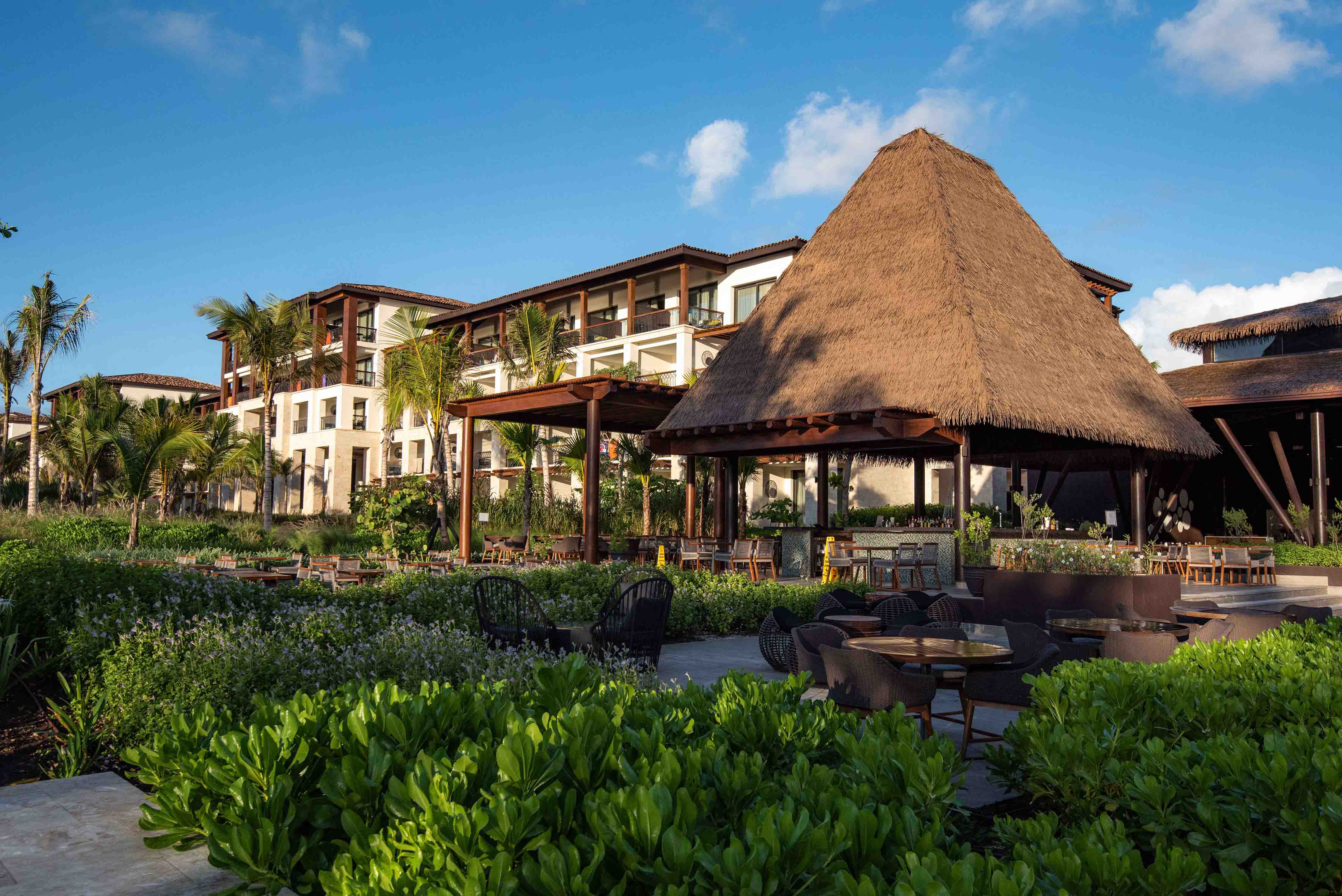 beach clubs lopesan costa bávaro resort spa & casino
