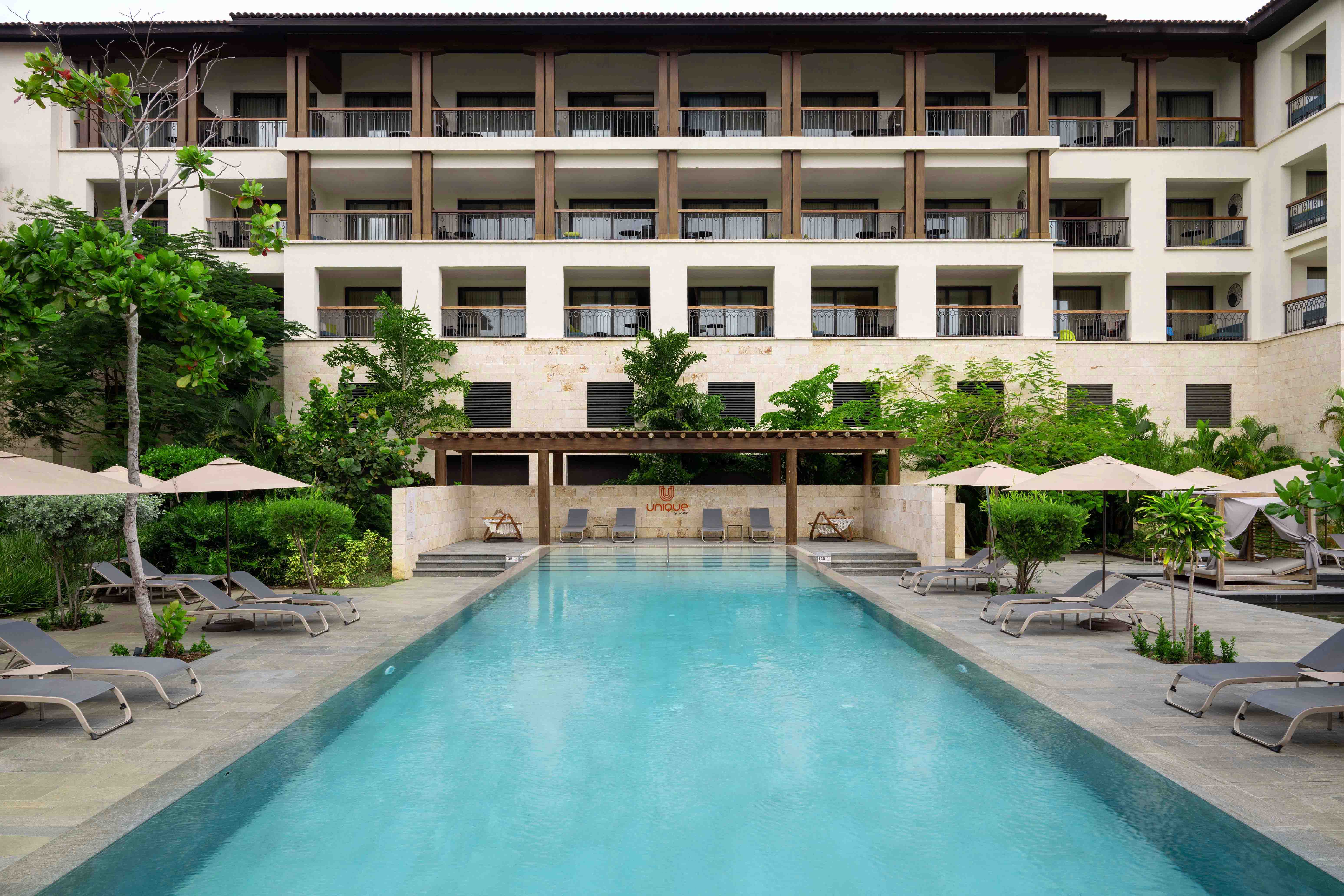 unique pool lopesan costa bavaro spa & casino