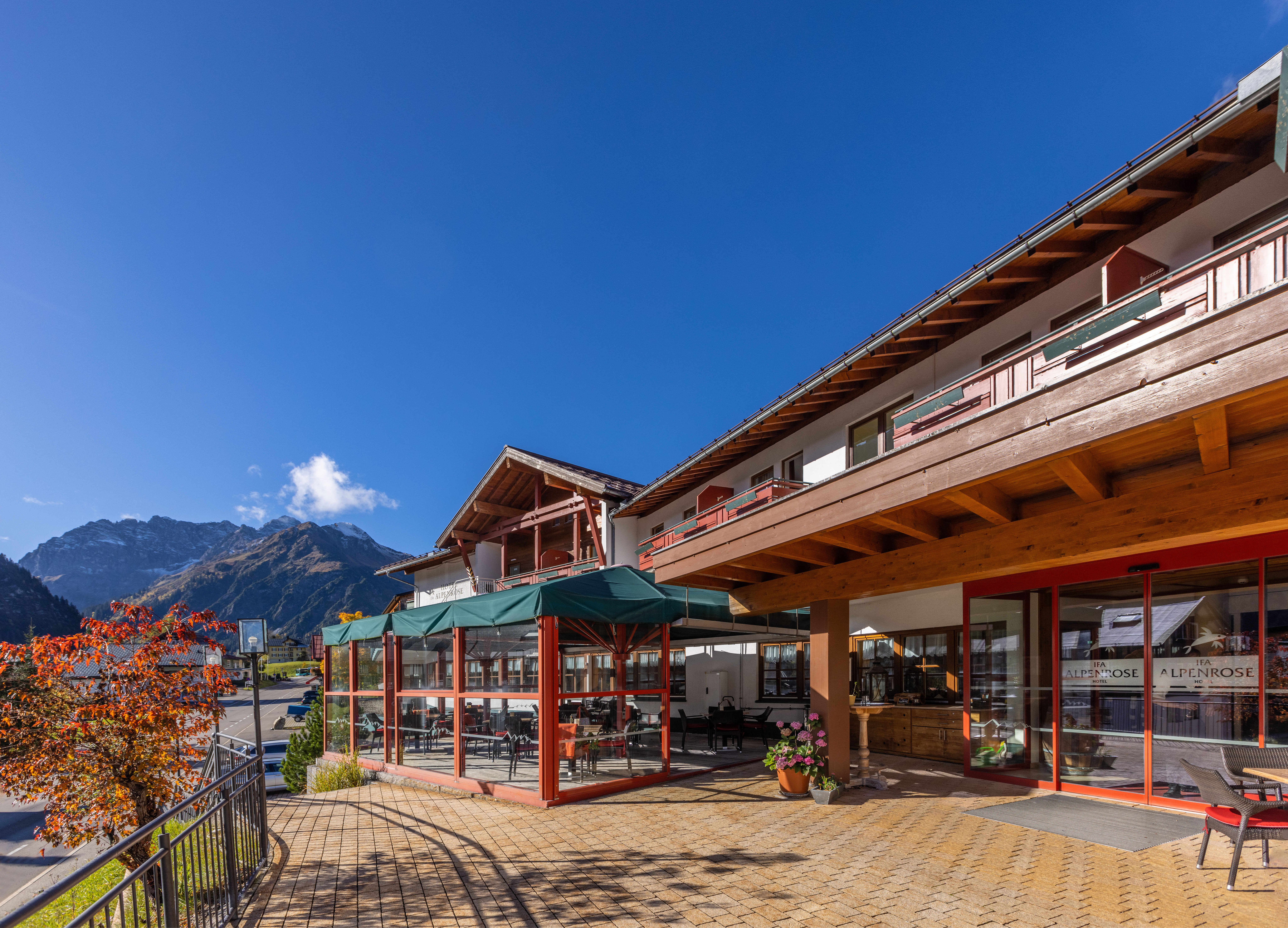 Fotos der Fassade des Hotels IFA Alpenrose