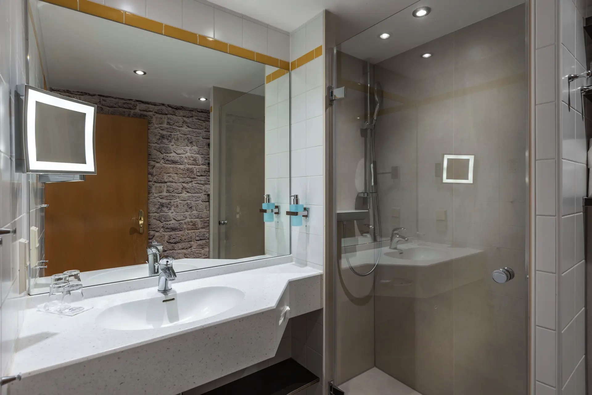 Badezimmerfotos der Familienzimmer im Hotel IFA Alpenrose