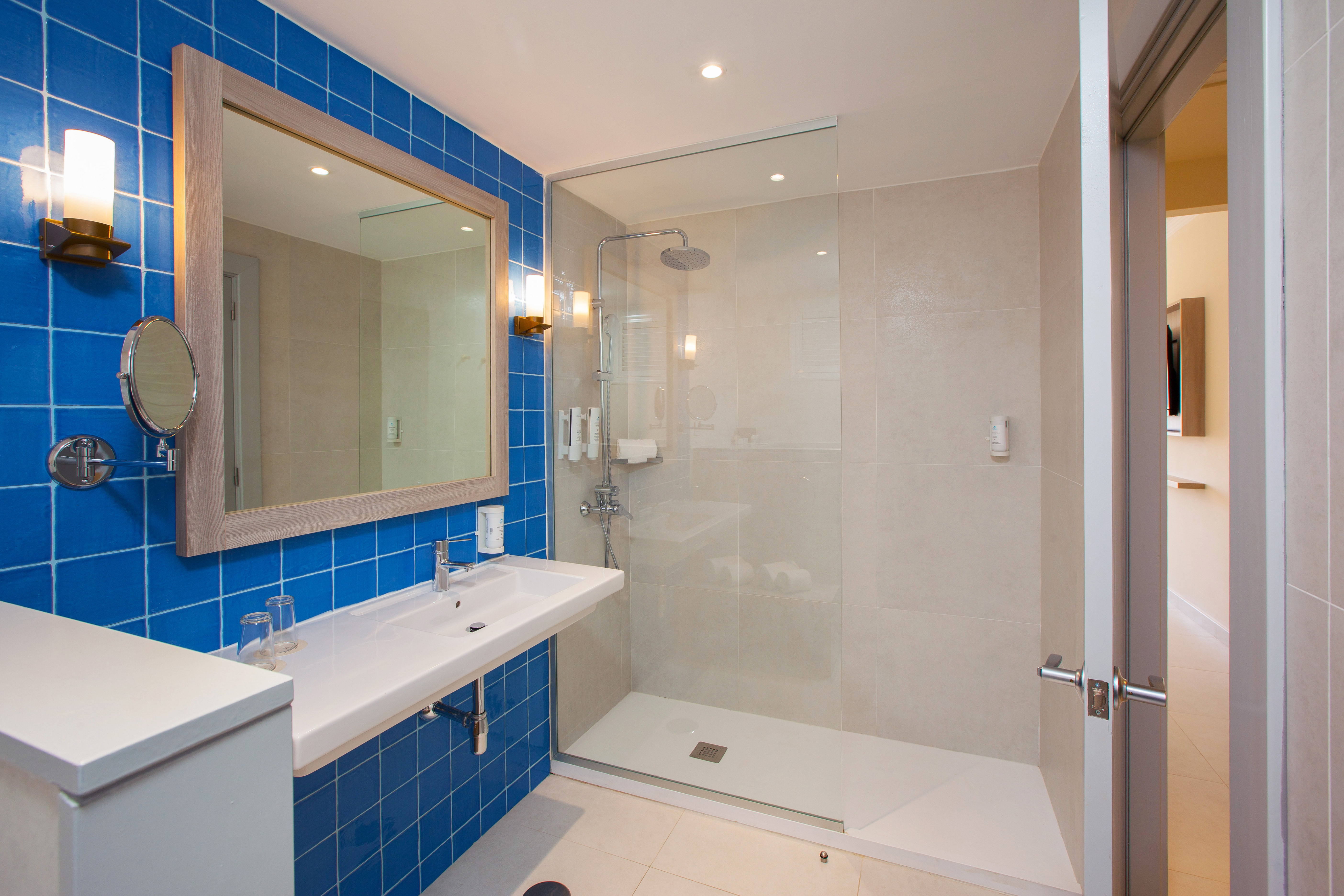 badezimmer doppelzimmer deluxe blick hotel corallium dunamar