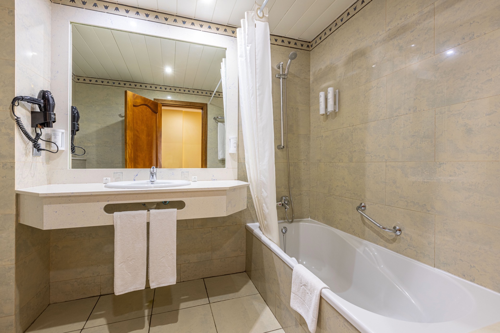 badezimmer doppelzimmer standard blick hotel ifa altamarena