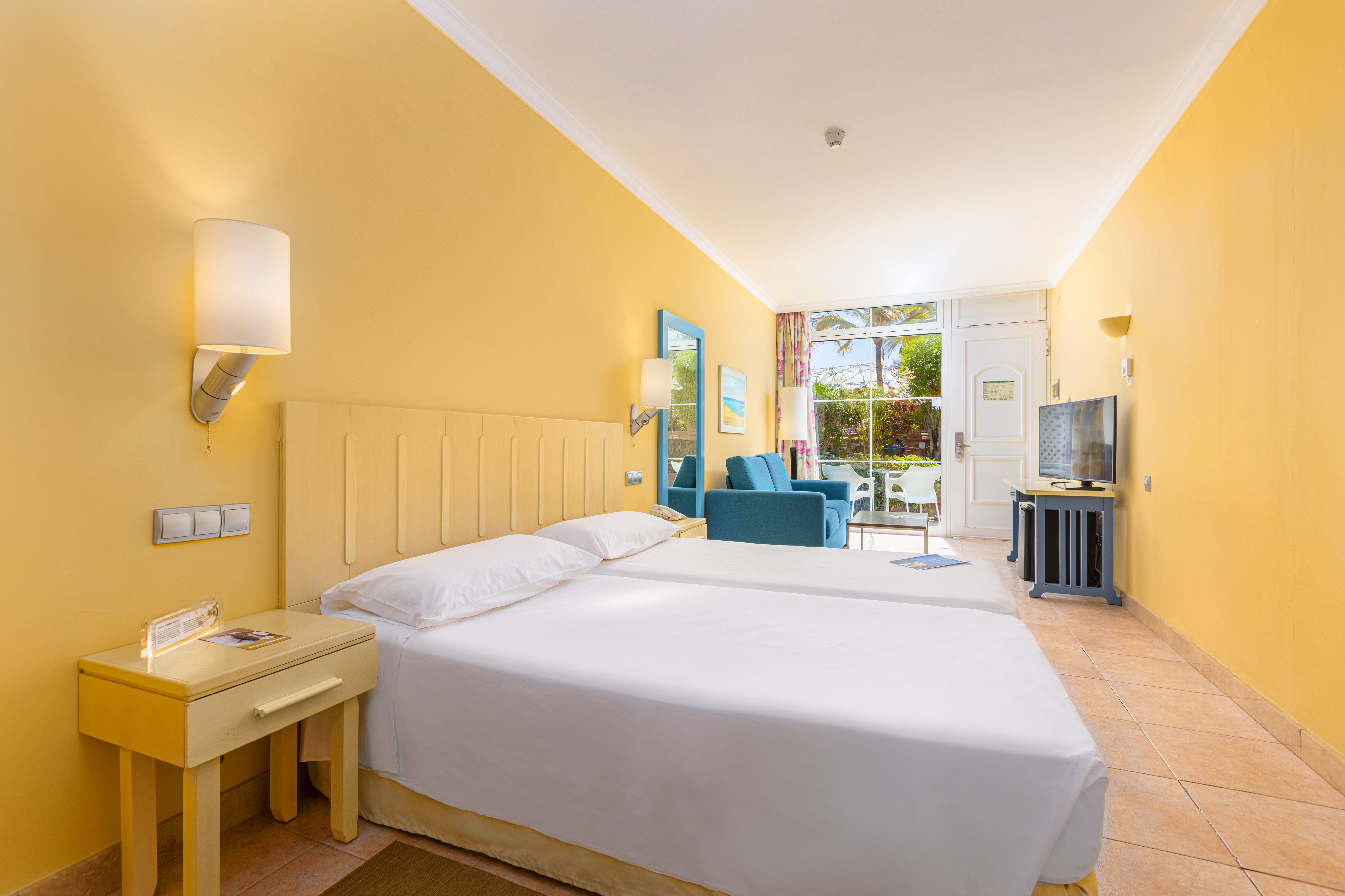 bett doppelzimmer familie blick hotel ifa altamarena