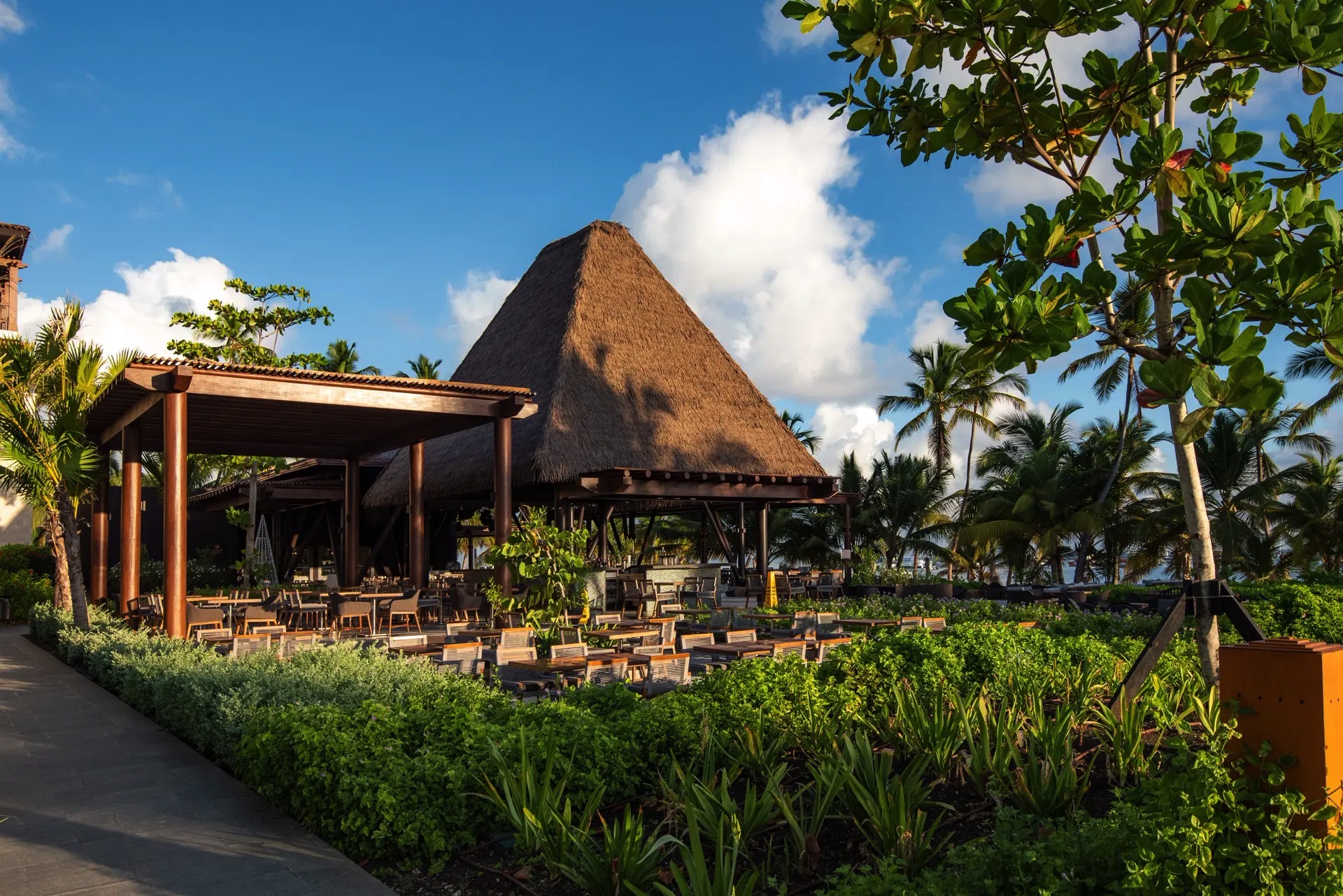 pool bar lopesan costa bávaro resort spa & casino unique beach