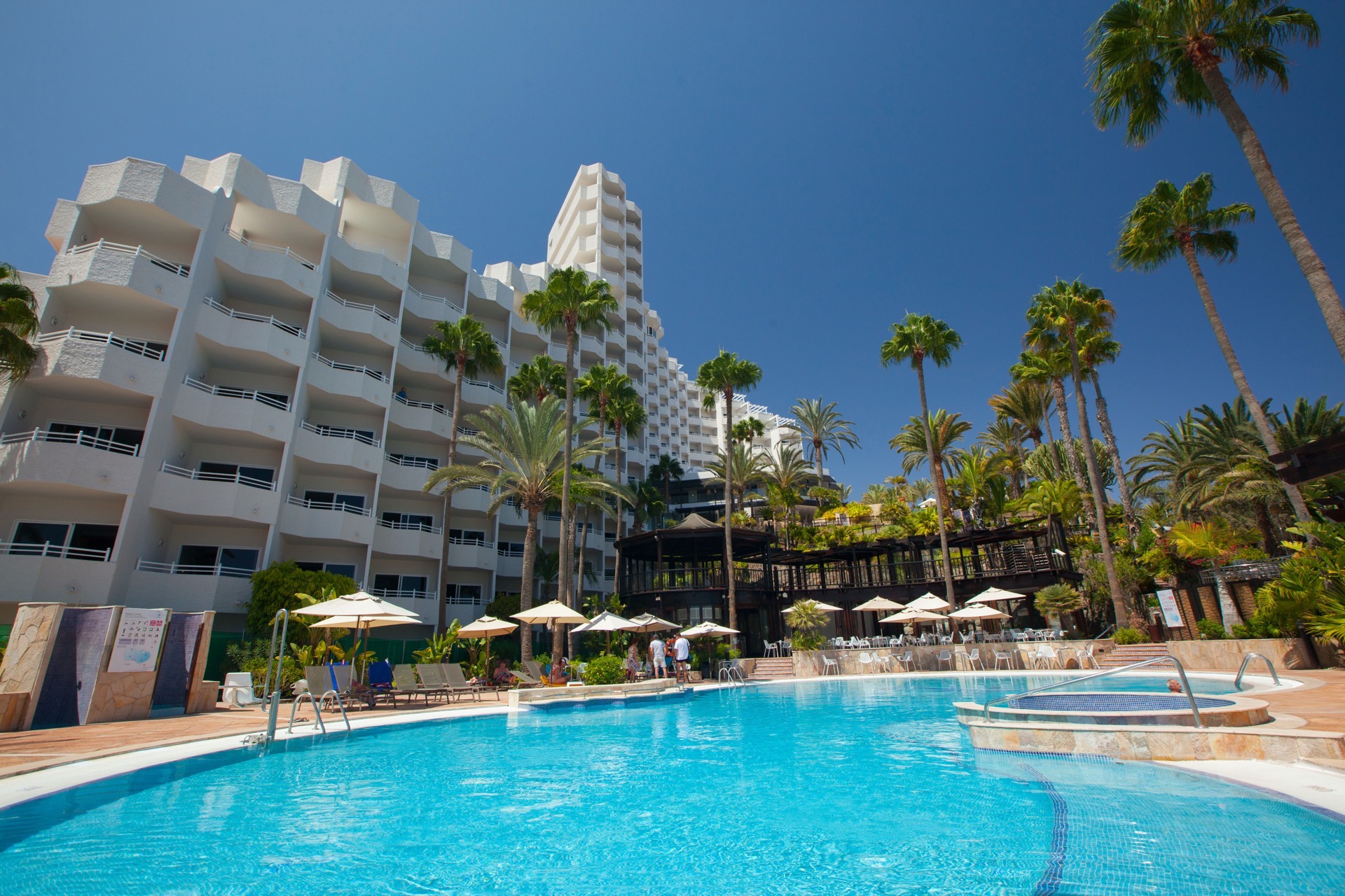 brisa pool photos corallium dunamar