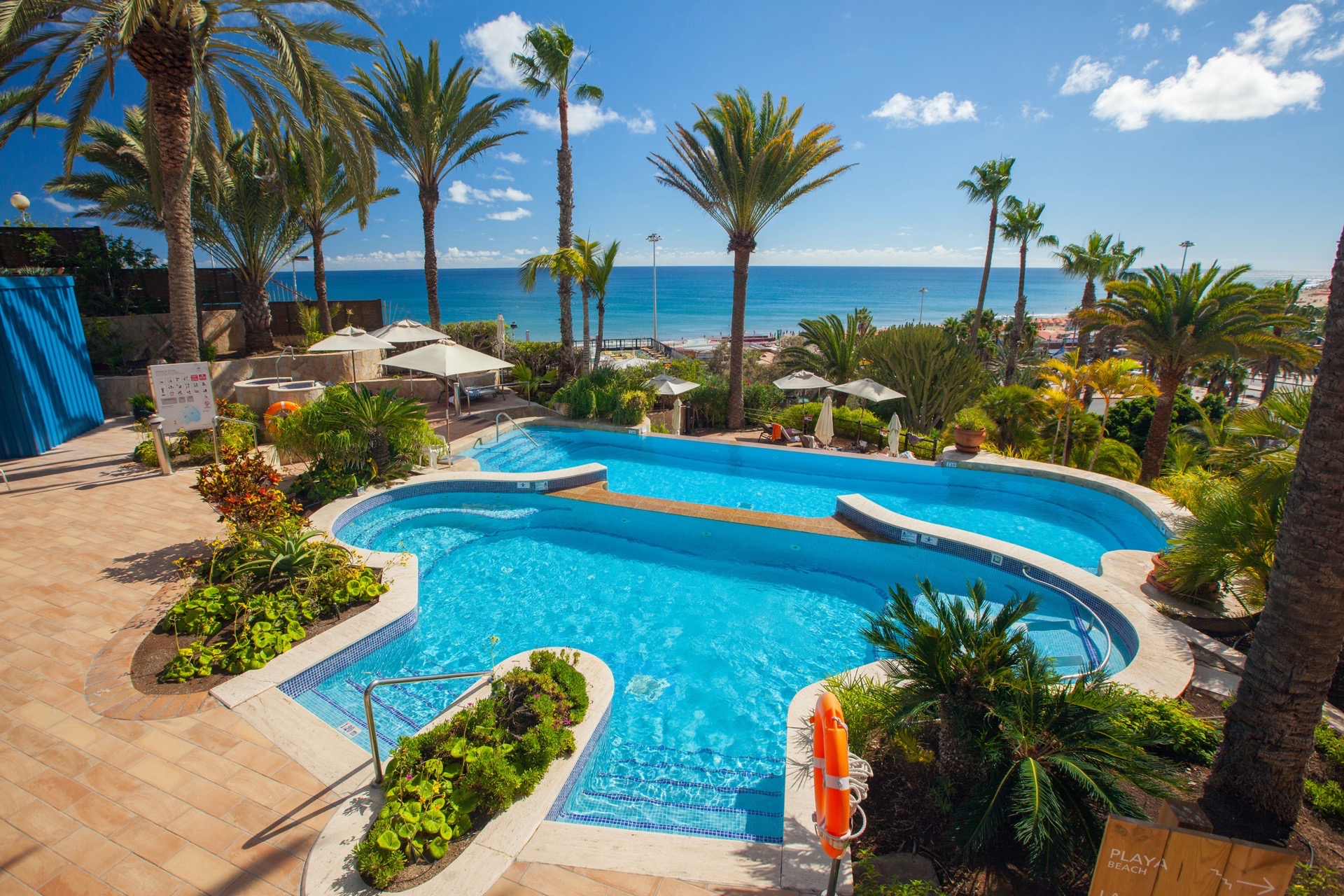 hotel with pool Corallium Dunamar