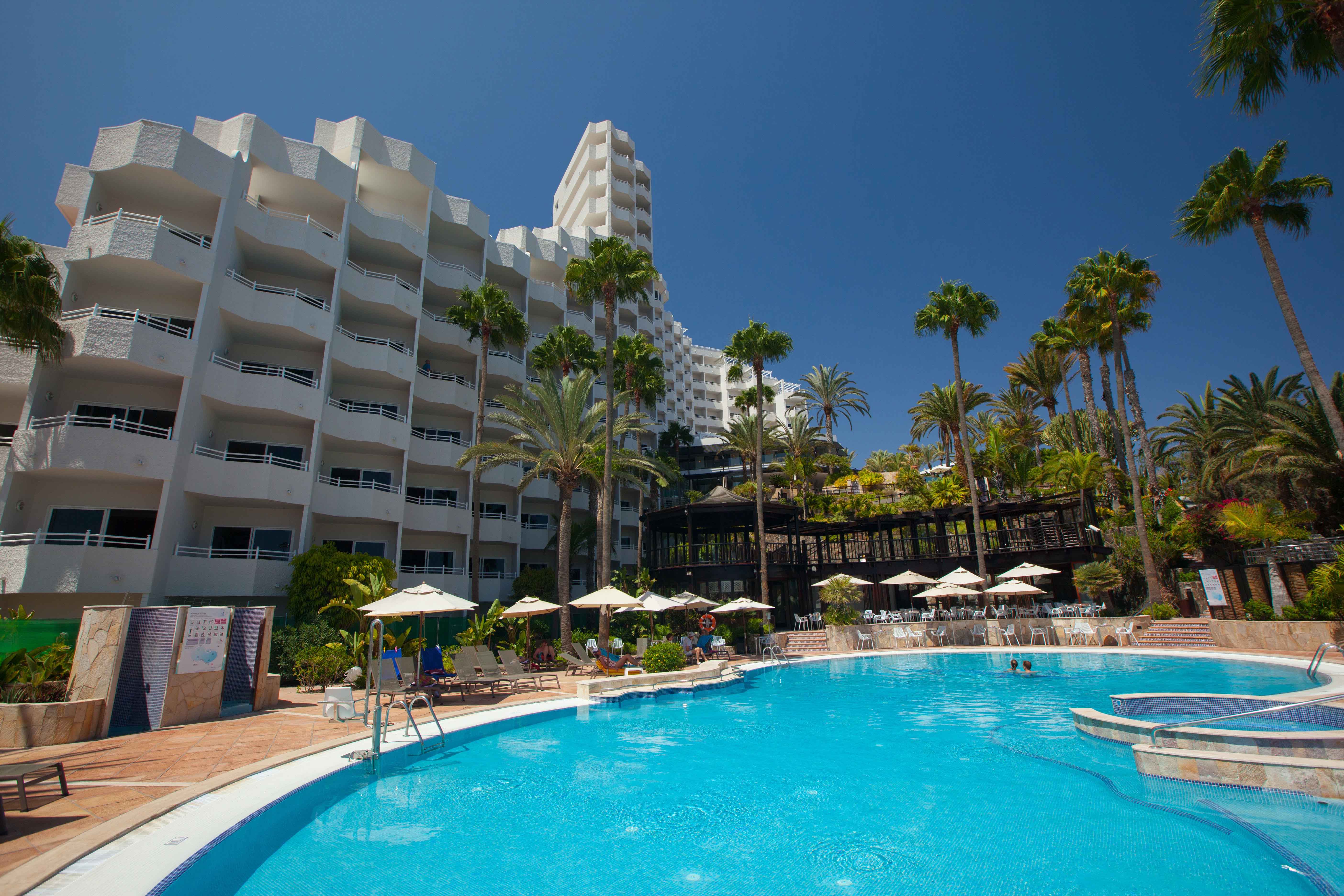 pool area corallium dunamar by lopesan hotels