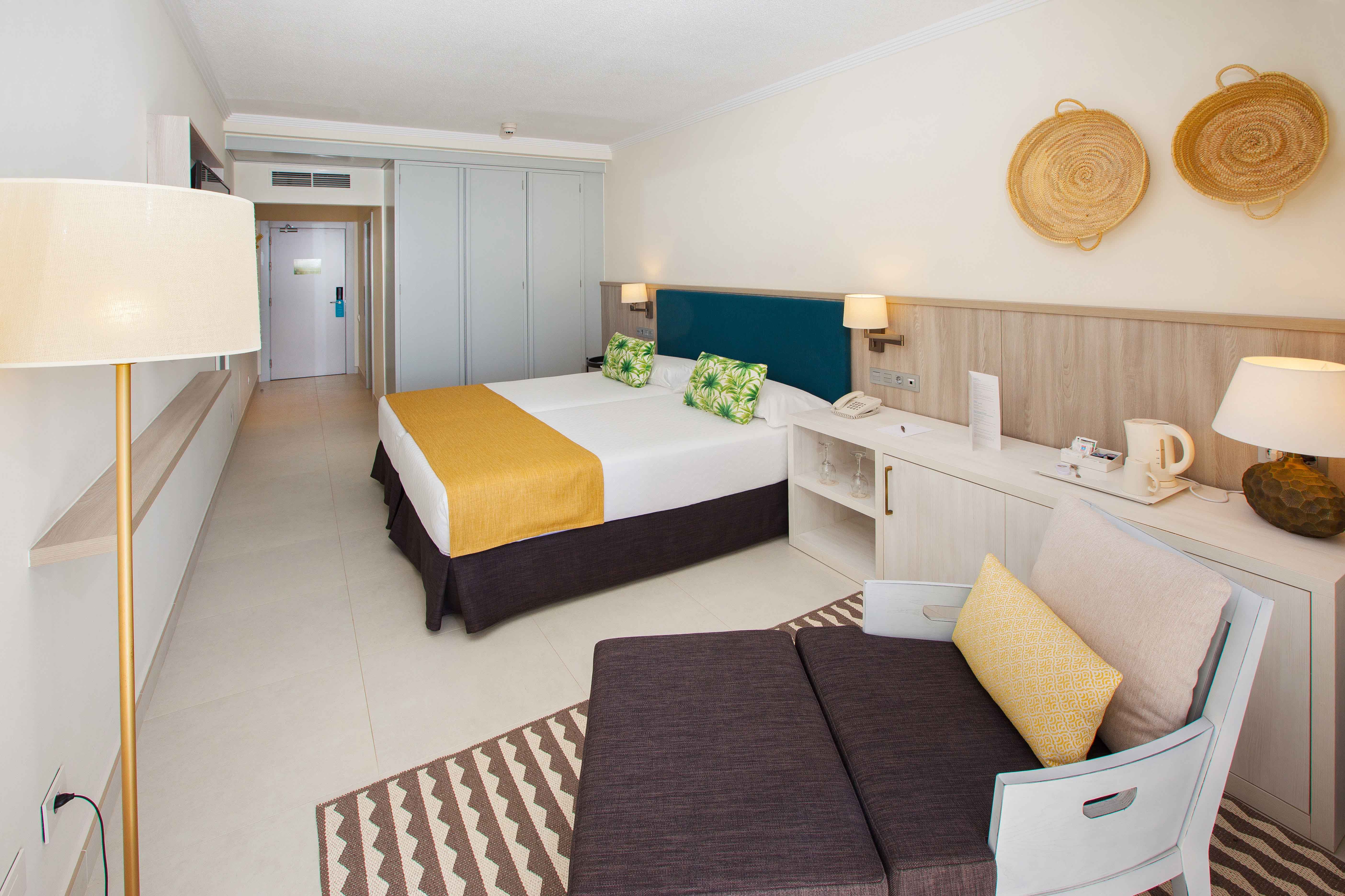 habitación doble estándar corallium dunamar by lopesan hotels